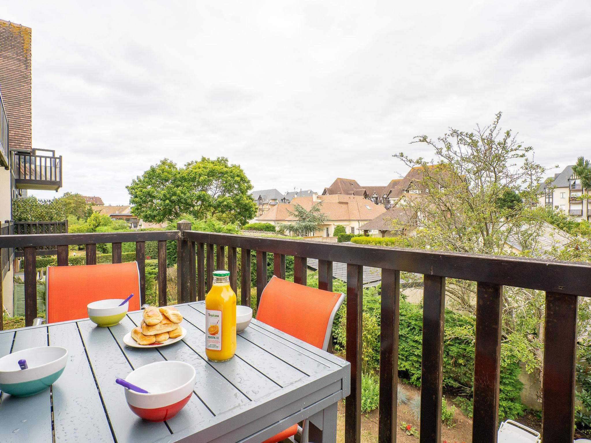 Photo 3 - 2 bedroom Apartment in Cabourg with sea view