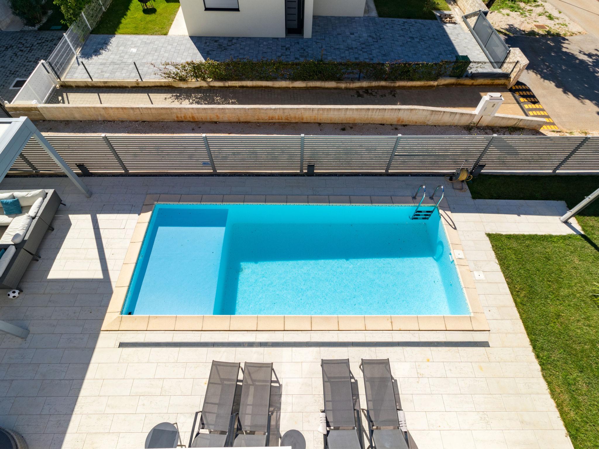Foto 29 - Casa con 3 camere da letto a Brtonigla con piscina privata e vista mare