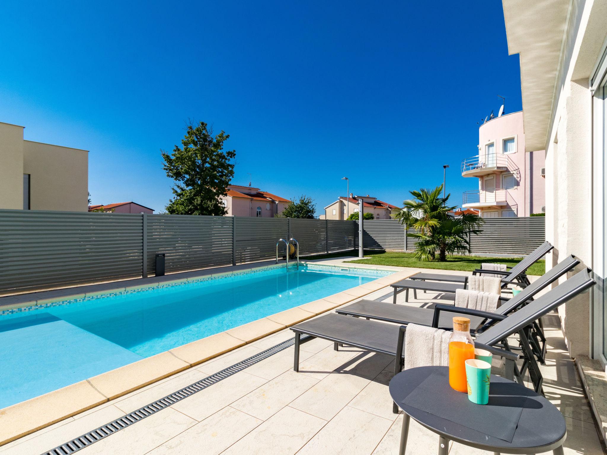 Photo 27 - Maison de 3 chambres à Brtonigla avec piscine privée et jardin