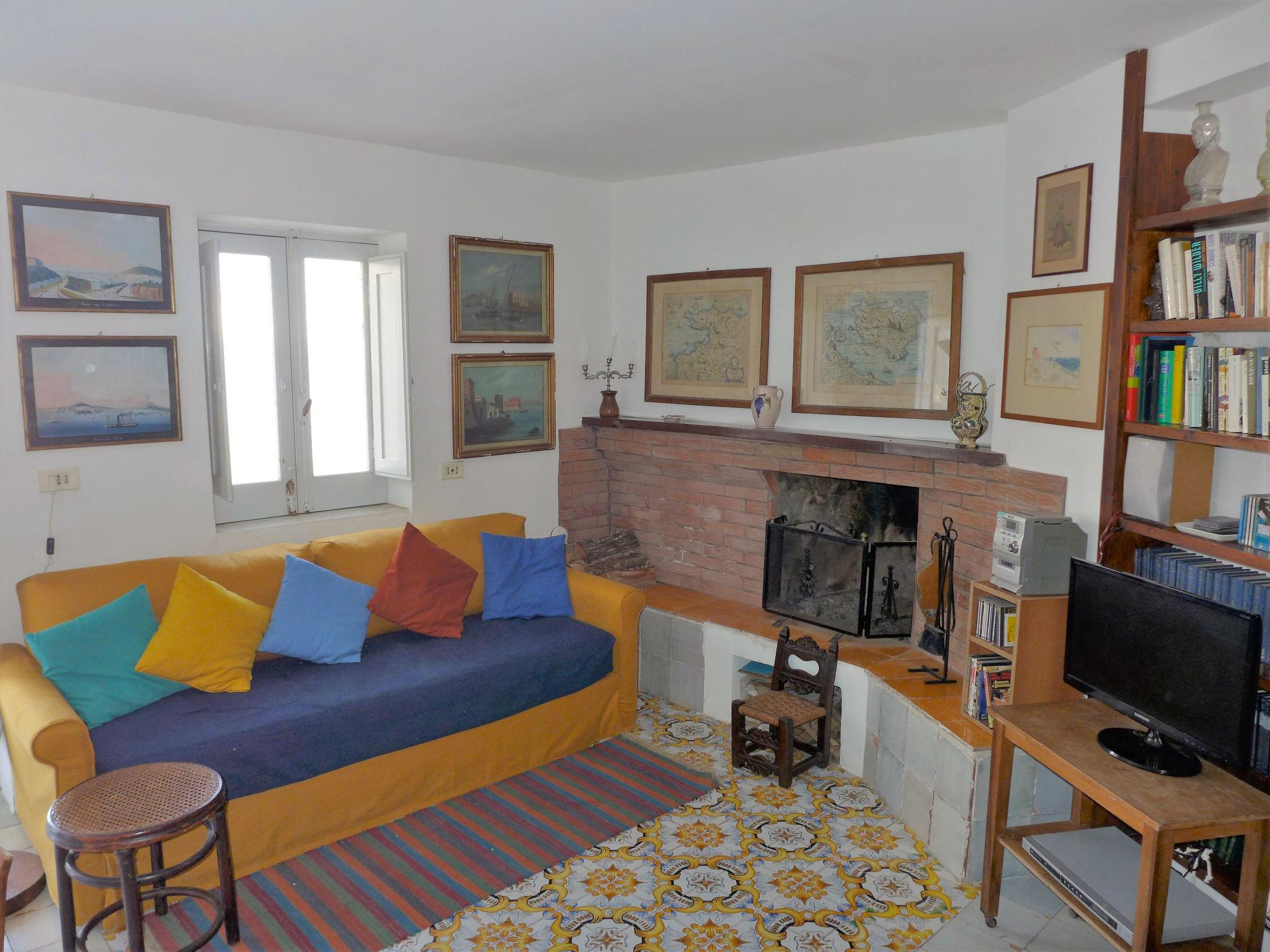 Foto 3 - Apartamento de 2 quartos em Ischia com terraço e vistas do mar