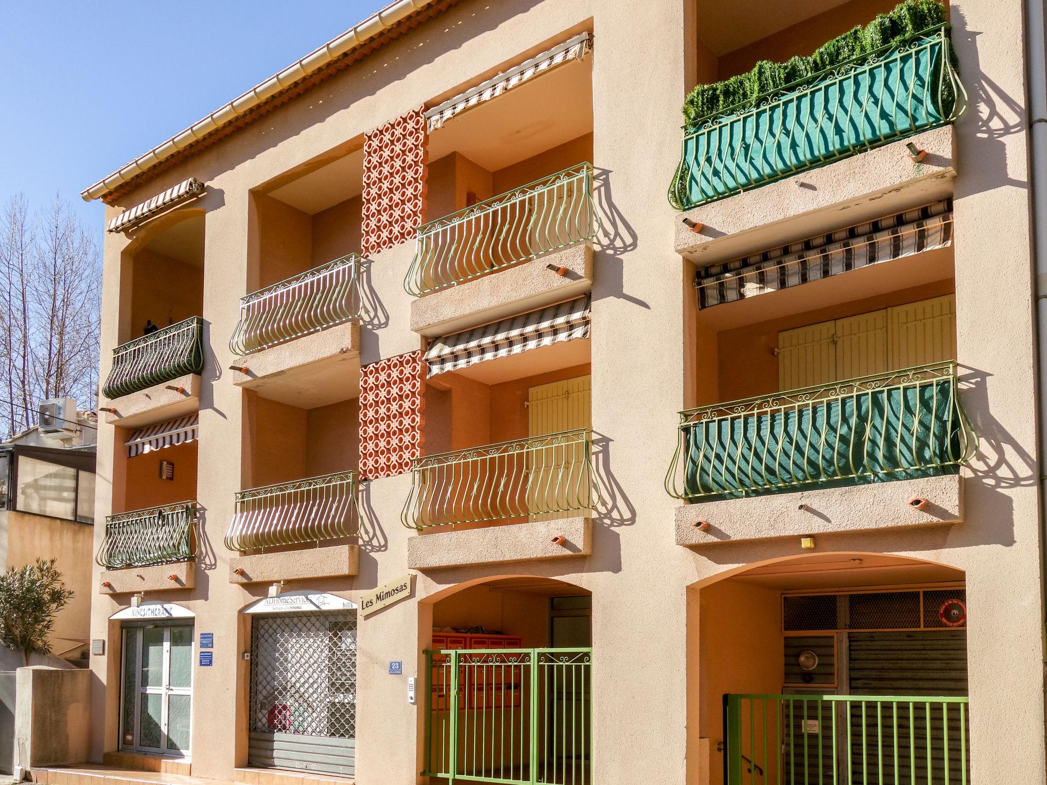 Photo 18 - Appartement de 2 chambres à Saint-Cyr-sur-Mer avec terrasse et vues à la mer