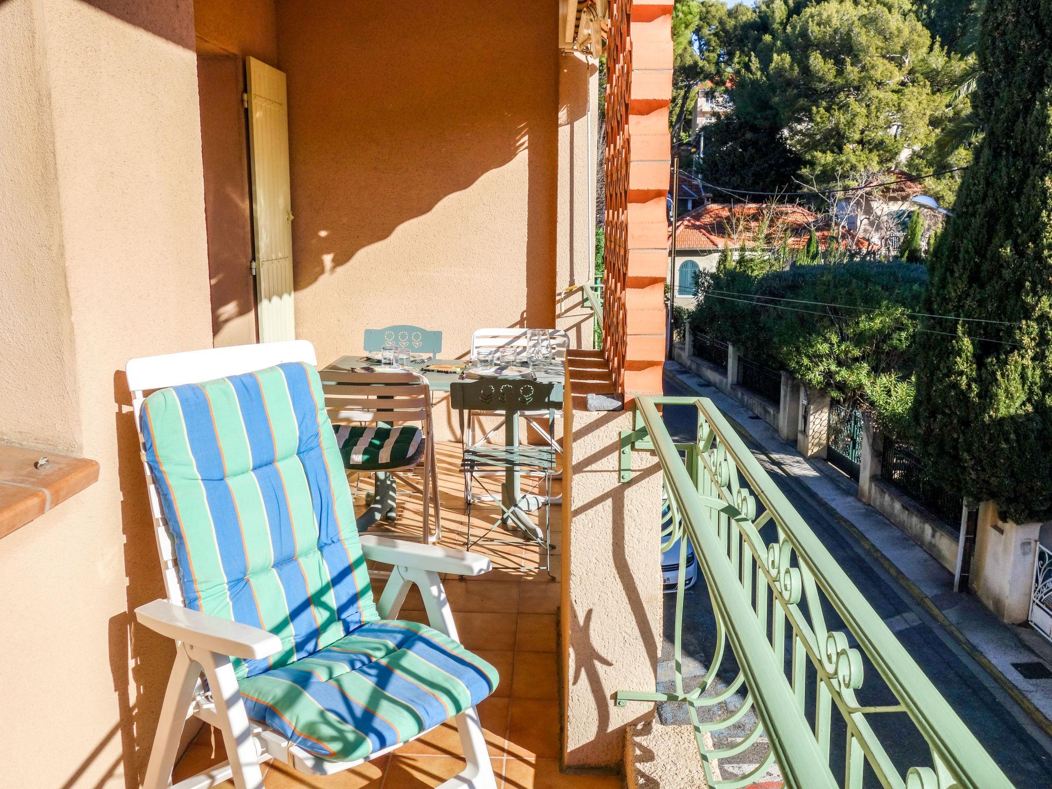 Foto 4 - Apartamento de 2 quartos em Saint-Cyr-sur-Mer com terraço e vistas do mar