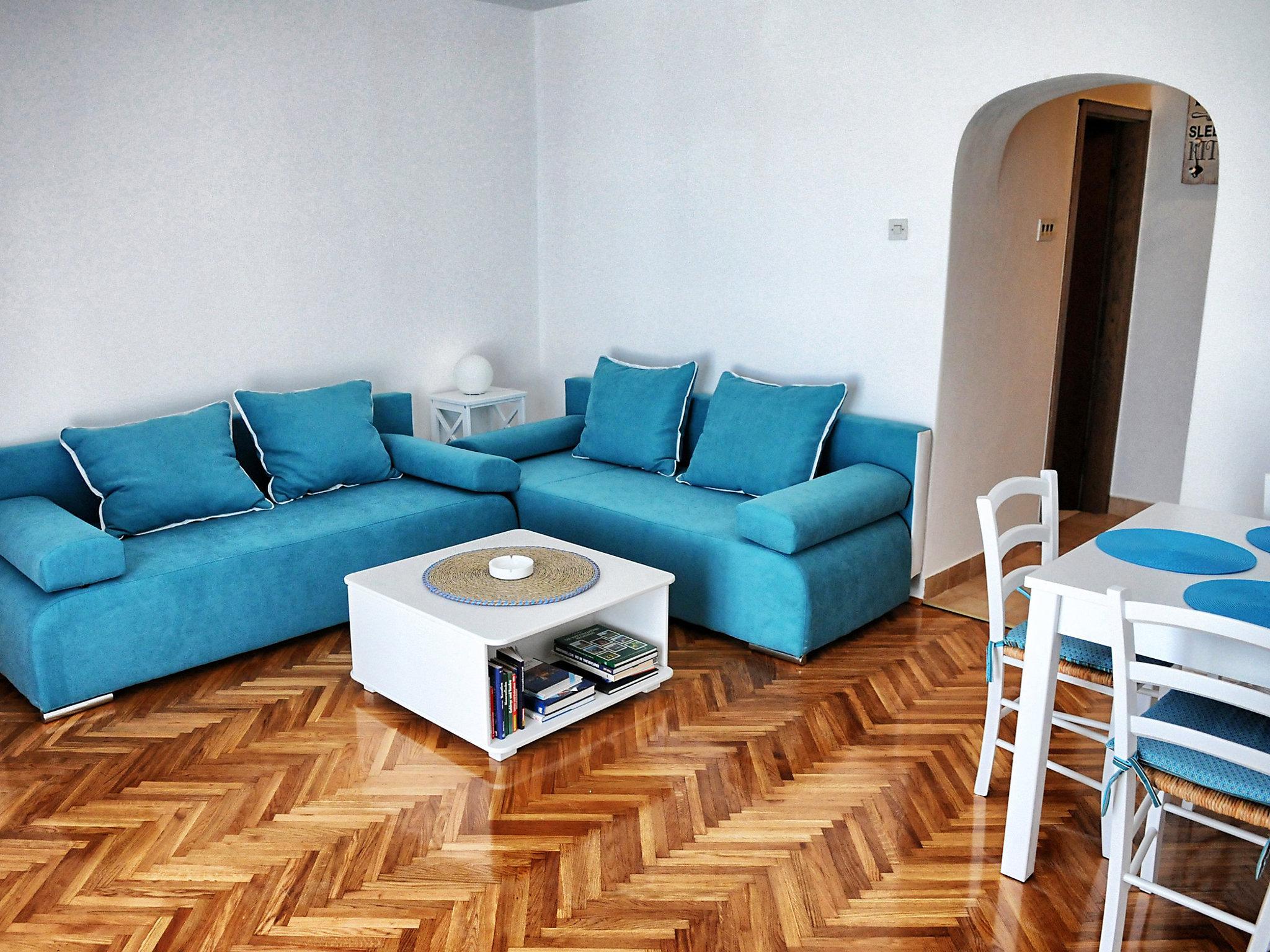 Foto 3 - Appartamento con 1 camera da letto a Novi Vinodolski con terrazza e vista mare
