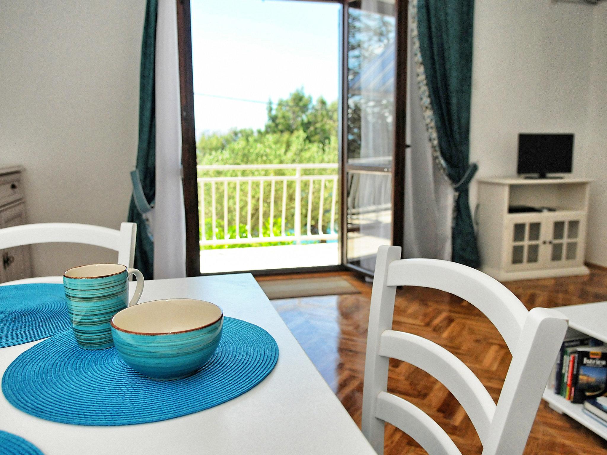 Foto 9 - Apartamento de 1 habitación en Novi Vinodolski con terraza y vistas al mar