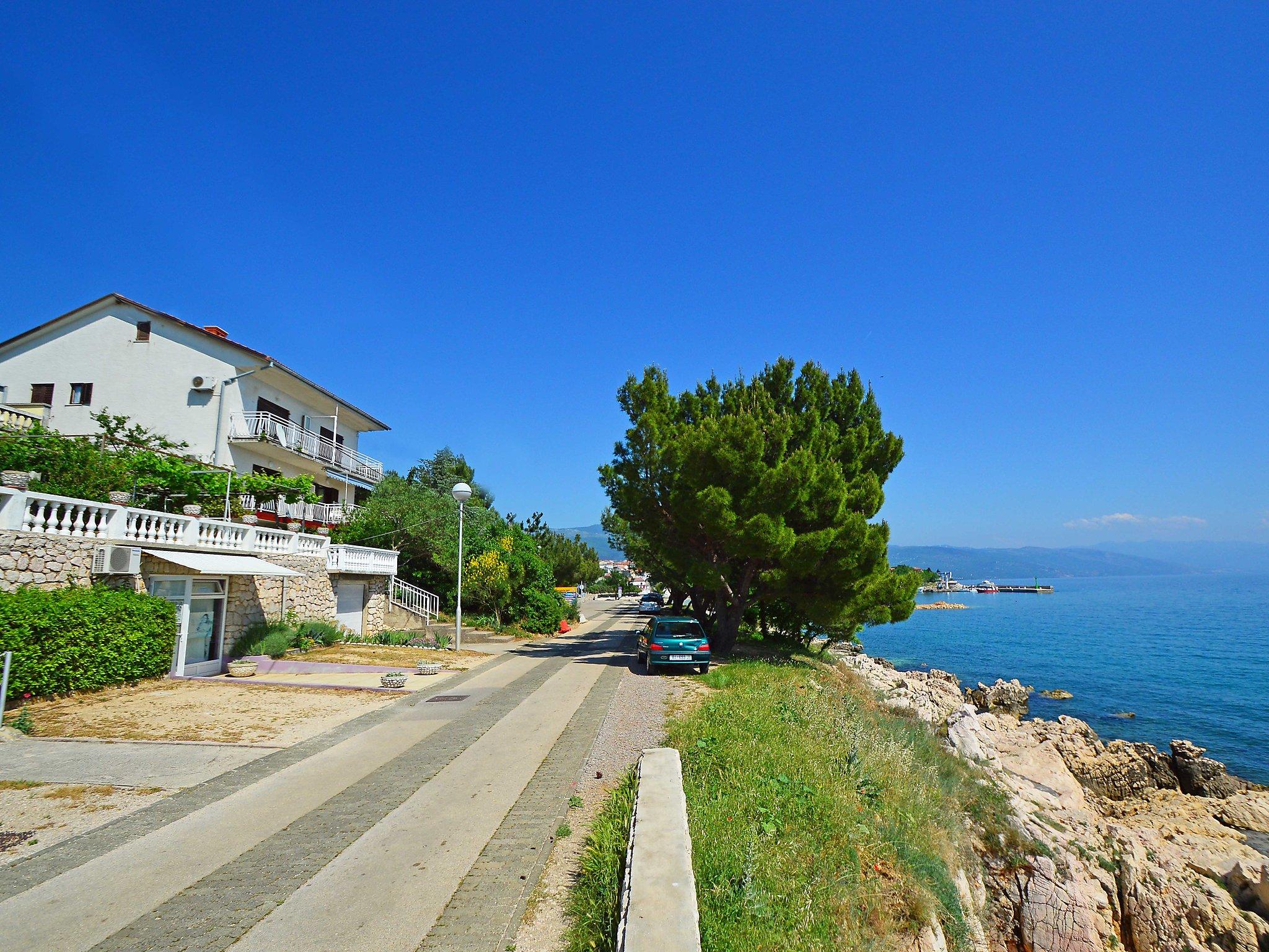 Foto 1 - Appartamento con 1 camera da letto a Novi Vinodolski con terrazza e vista mare