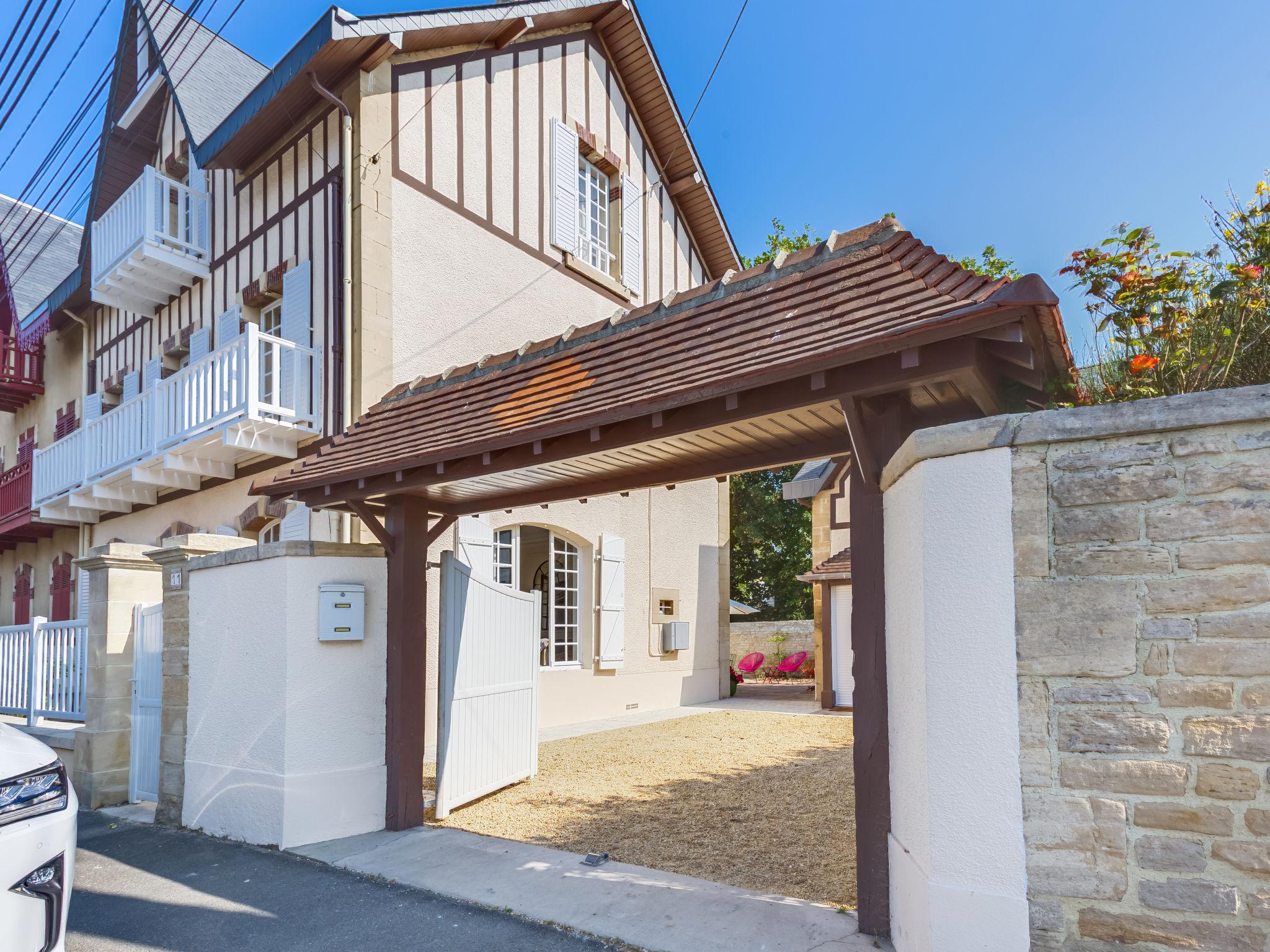 Photo 1 - Maison de 6 chambres à Courseulles-sur-Mer avec vues à la mer