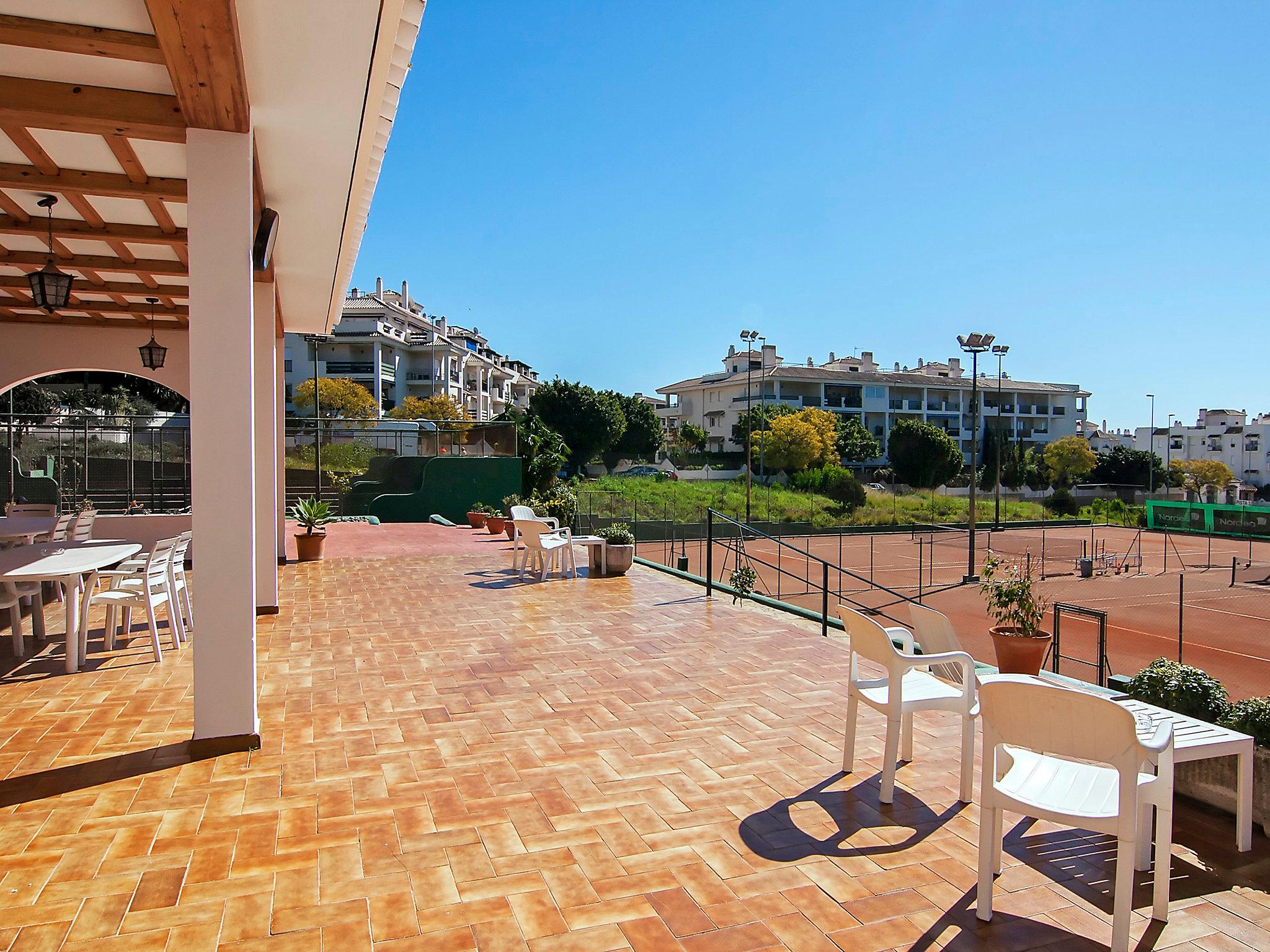 Photo 18 - Appartement de 2 chambres à Marbella avec piscine et vues à la mer