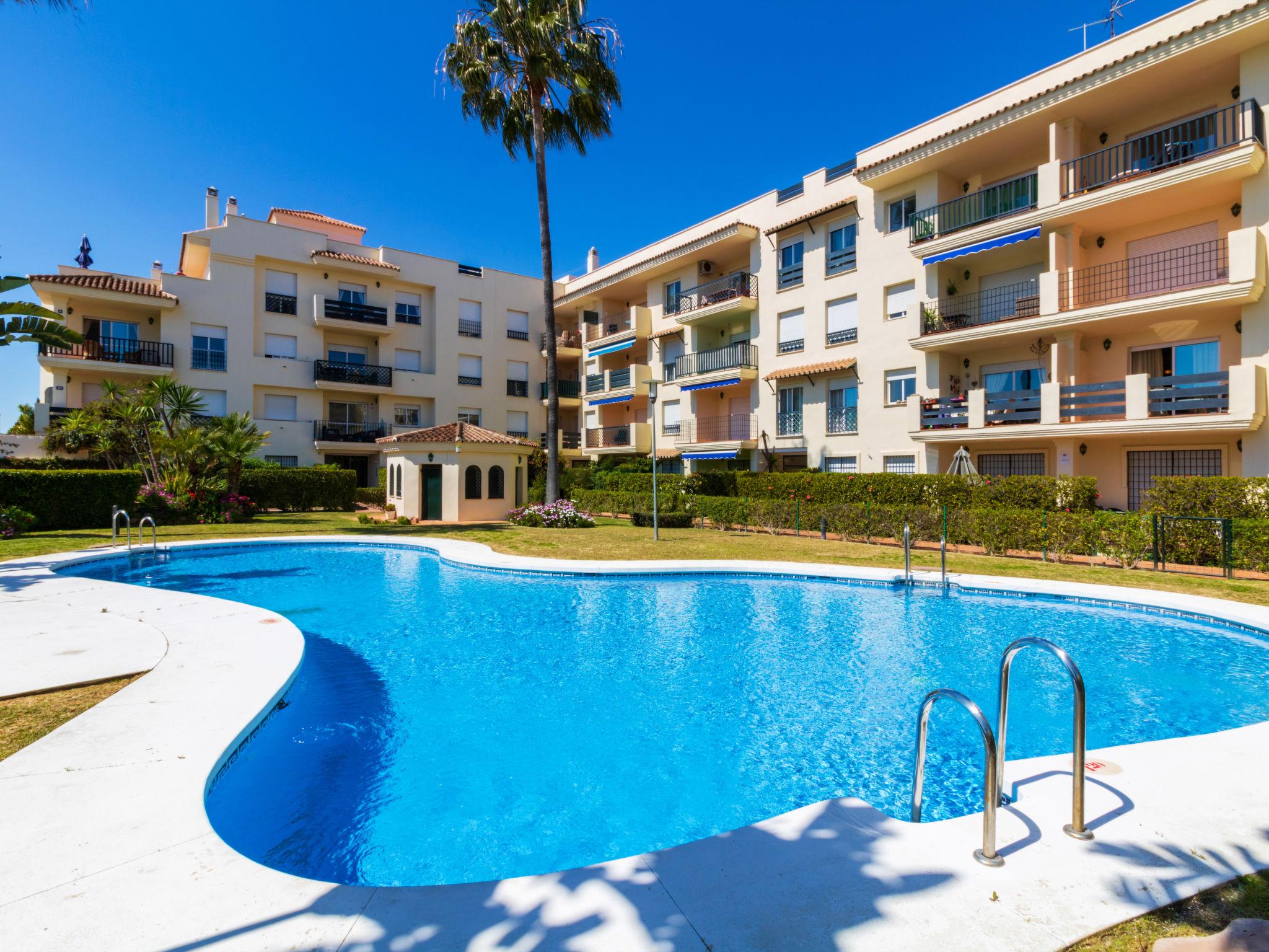 Foto 14 - Apartamento de 2 quartos em Marbella com piscina e vistas do mar