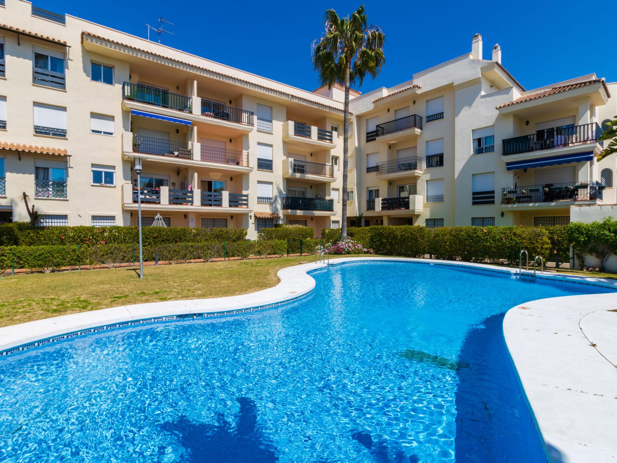 Foto 17 - Apartamento de 2 quartos em Marbella com piscina e vistas do mar