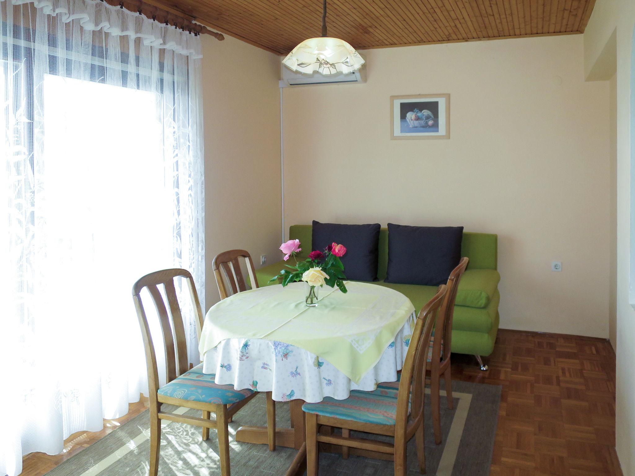 Foto 3 - Apartamento de 2 quartos em Zadar com jardim e terraço