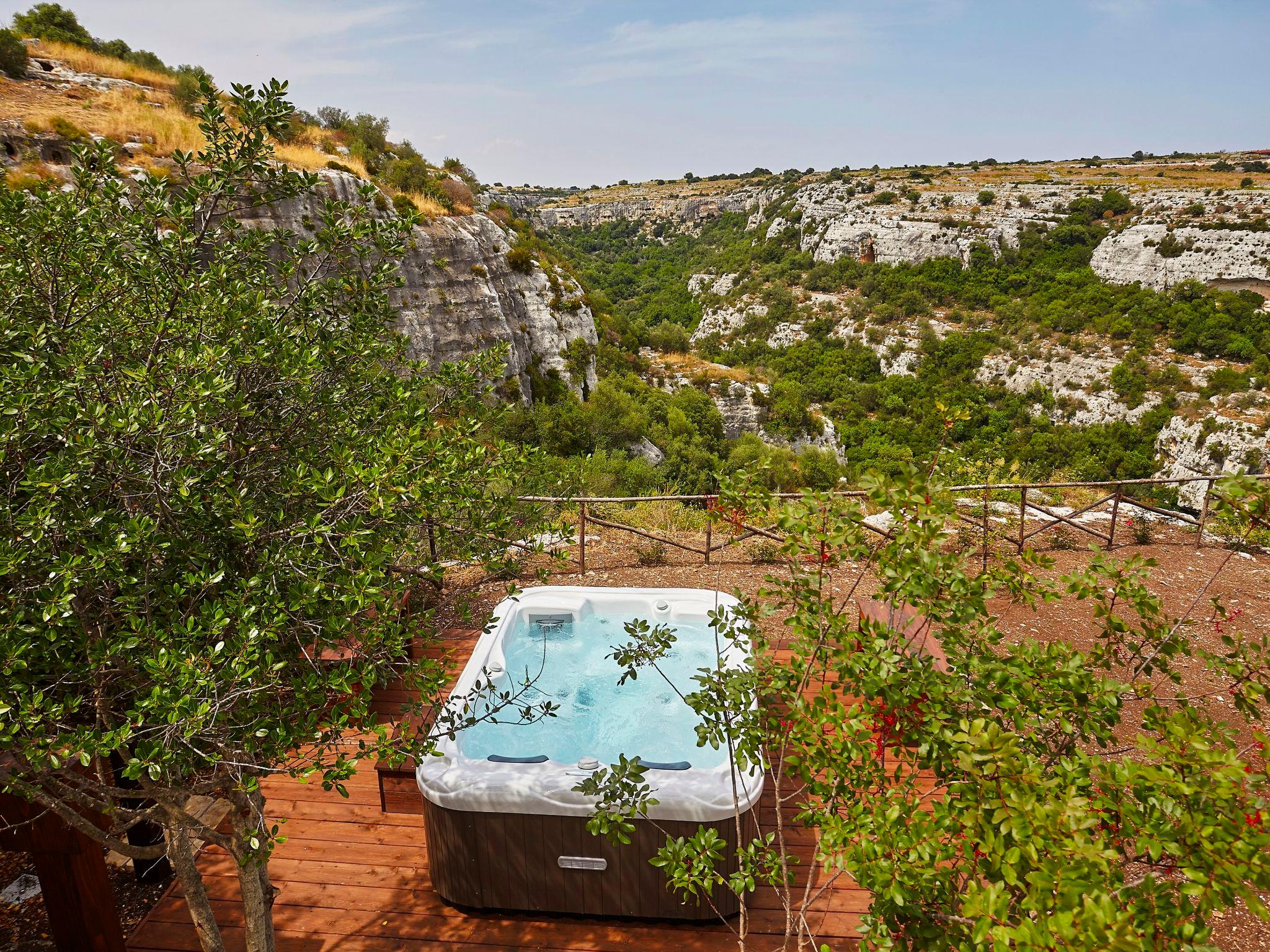 Foto 29 - Casa de 7 quartos em Modica com piscina privada e jardim