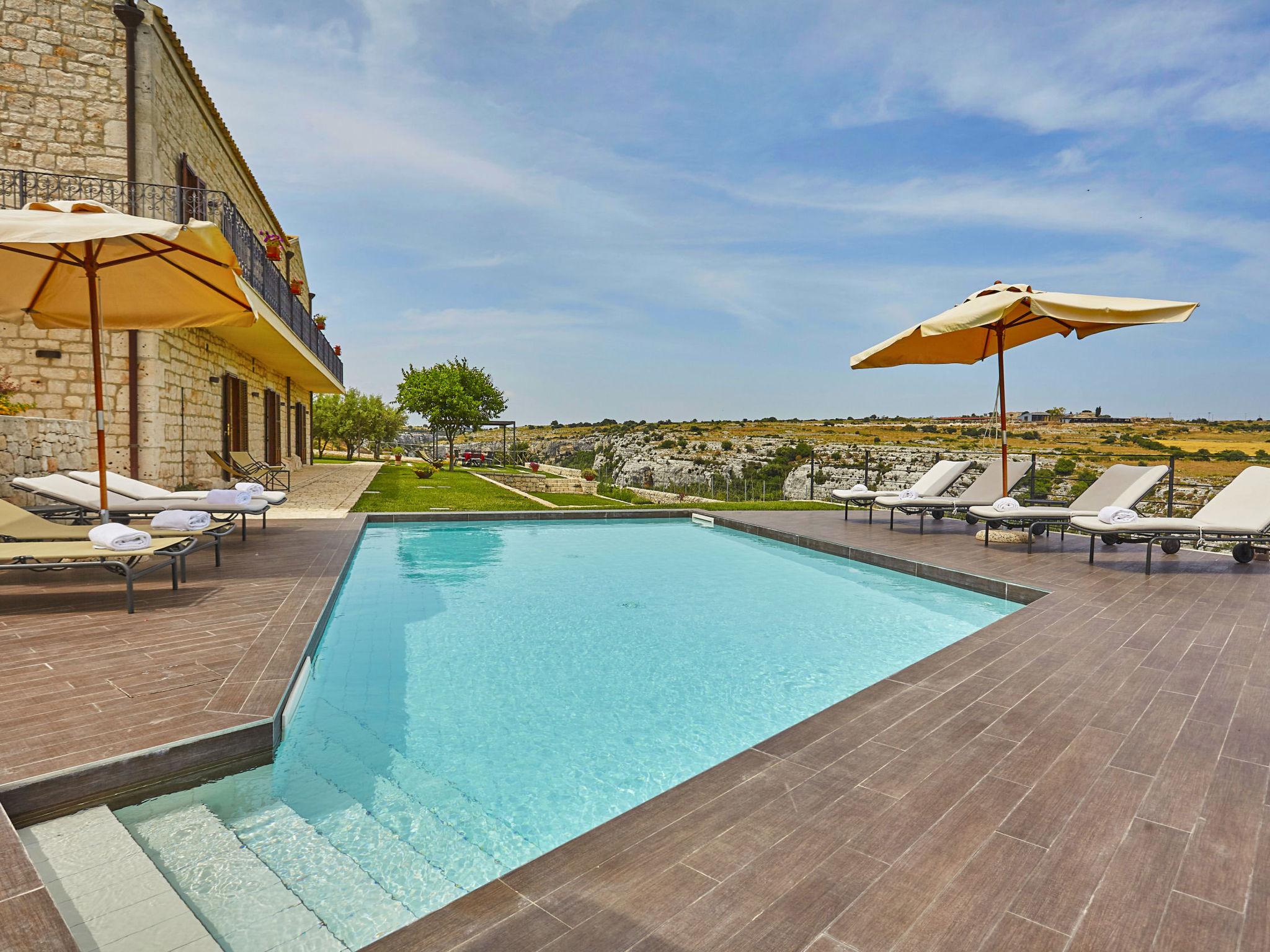 Foto 3 - Casa de 7 quartos em Modica com piscina privada e vistas do mar