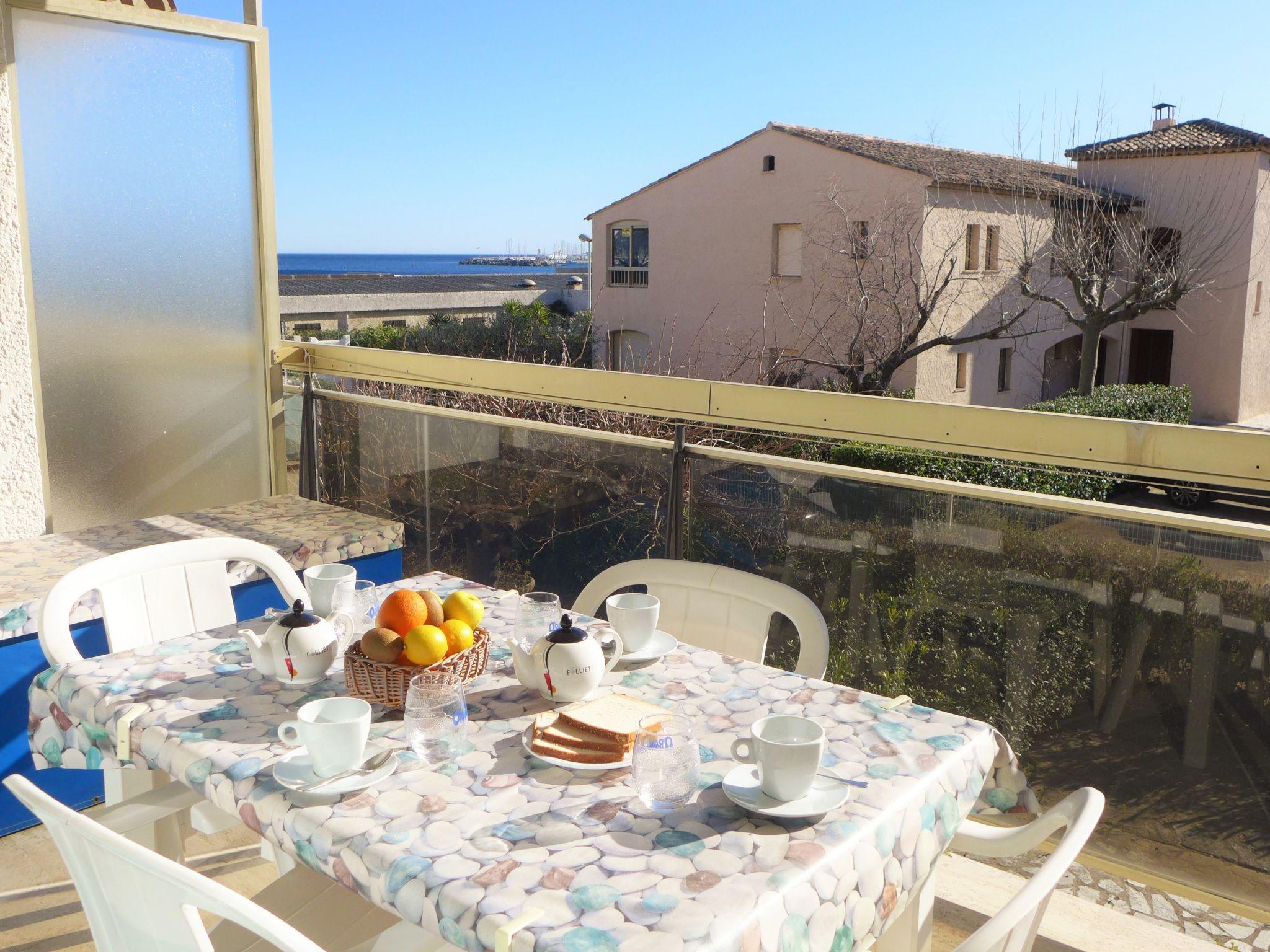 Foto 5 - Appartamento a Cavalaire-sur-Mer con terrazza e vista mare