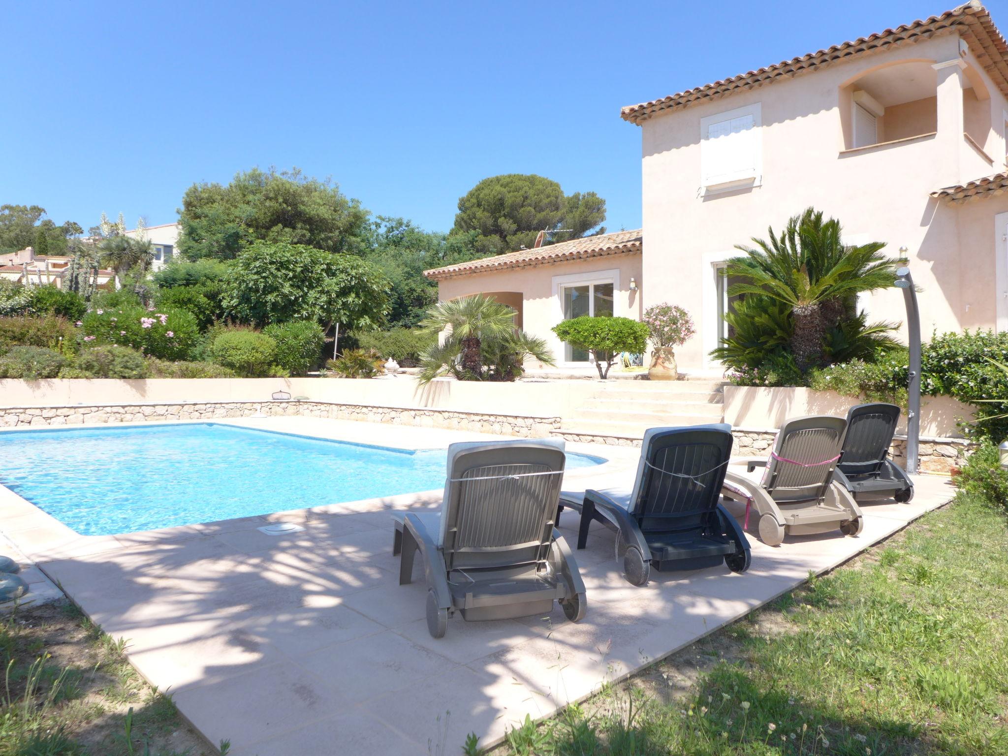 Foto 30 - Casa con 3 camere da letto a Roquebrune-sur-Argens con piscina privata e vista mare