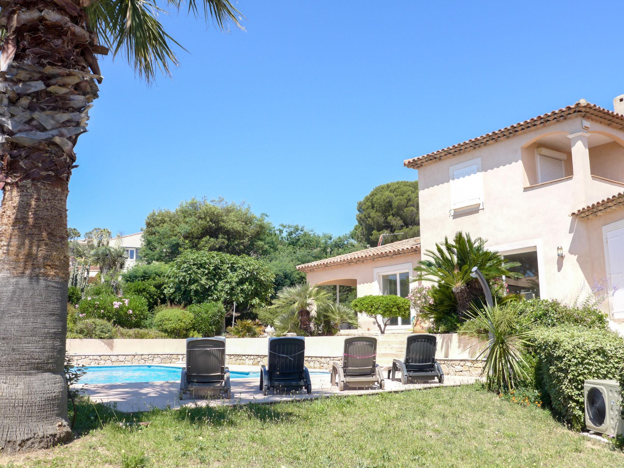 Foto 23 - Casa de 3 quartos em Roquebrune-sur-Argens com piscina privada e vistas do mar