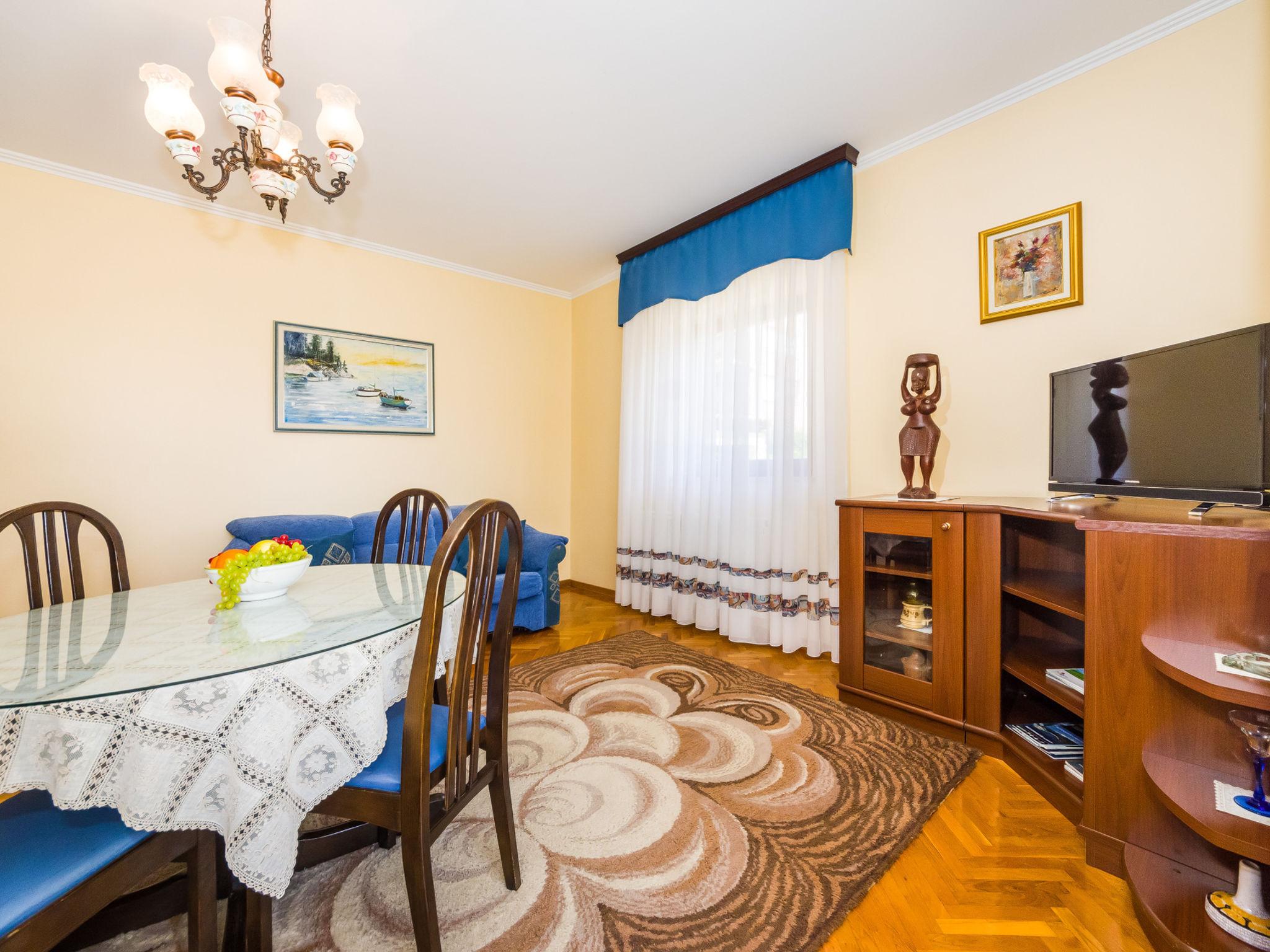 Foto 4 - Apartamento de 1 habitación en Zadar con jardín y vistas al mar