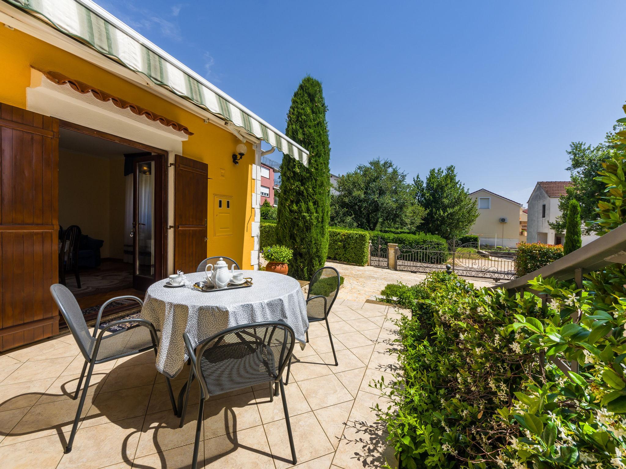 Photo 2 - Appartement de 1 chambre à Zadar avec jardin et terrasse