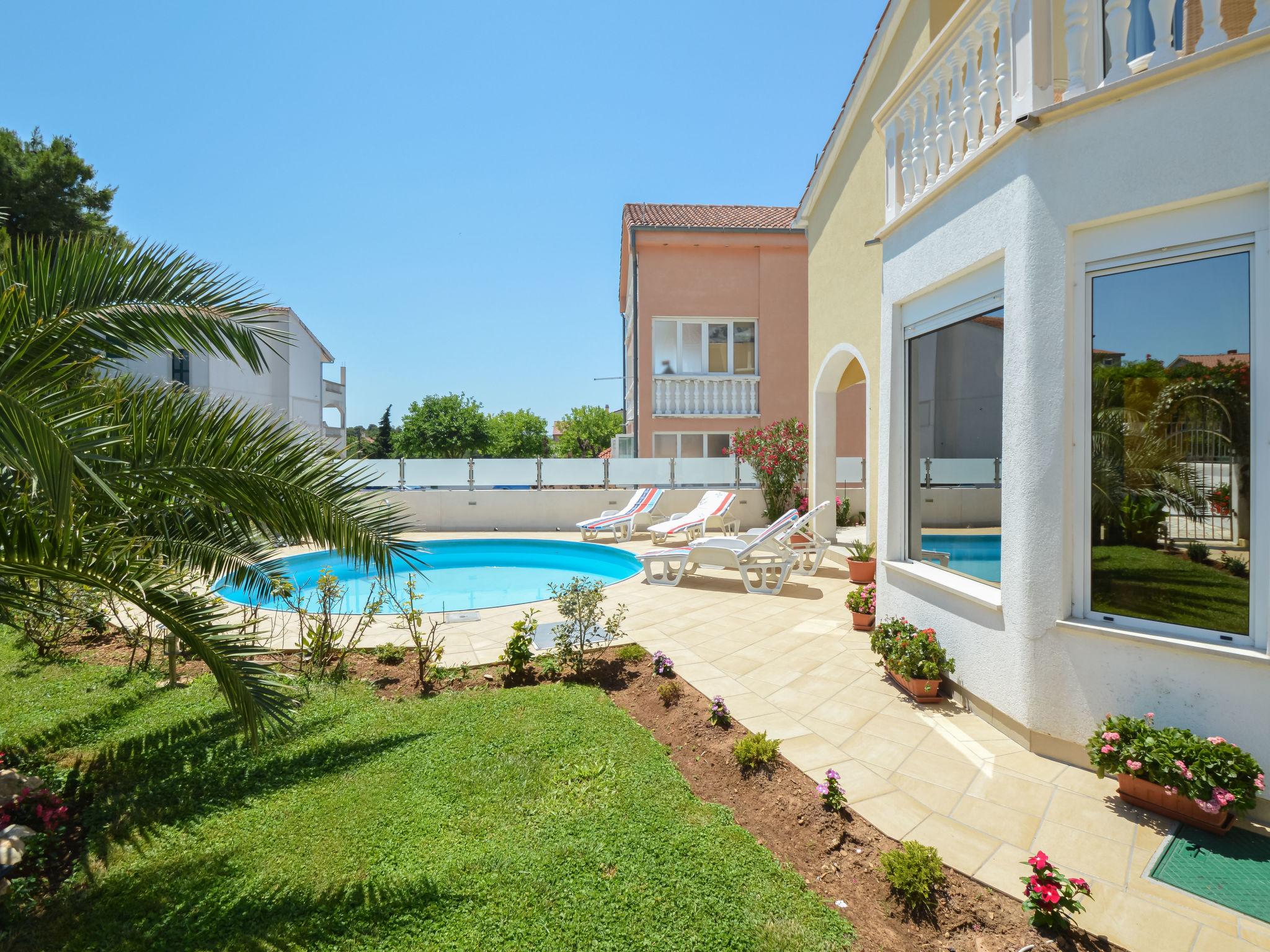 Photo 7 - Maison de 5 chambres à Tribunj avec piscine privée et vues à la mer