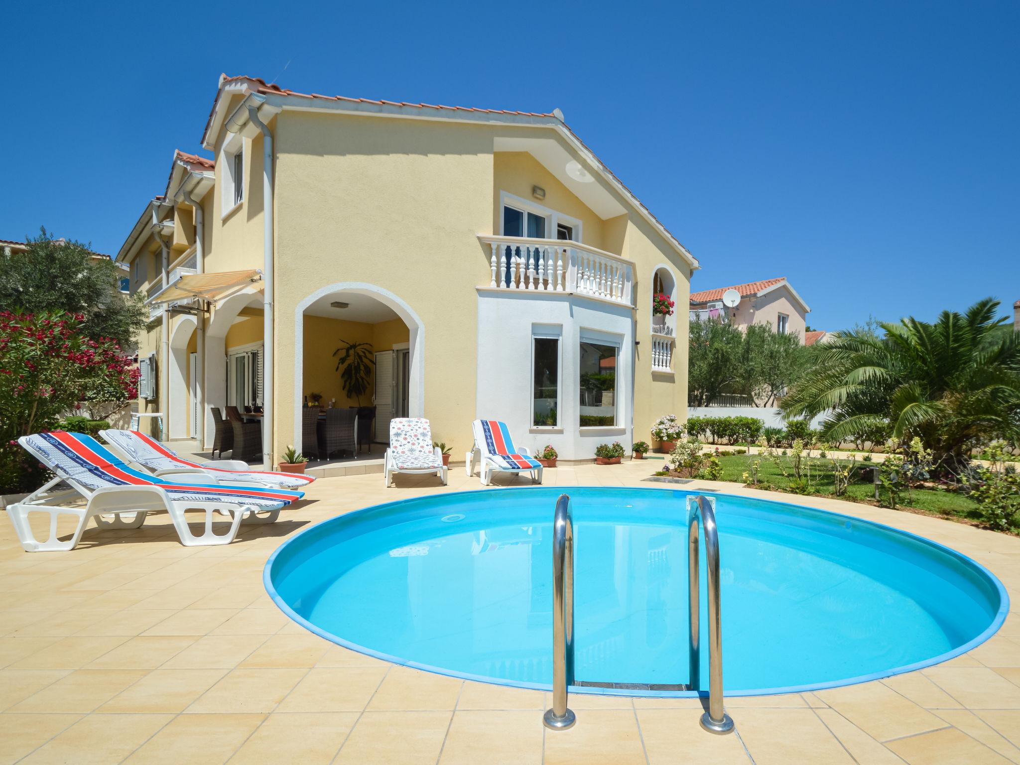 Foto 1 - Casa con 5 camere da letto a Tribunj con piscina privata e vista mare