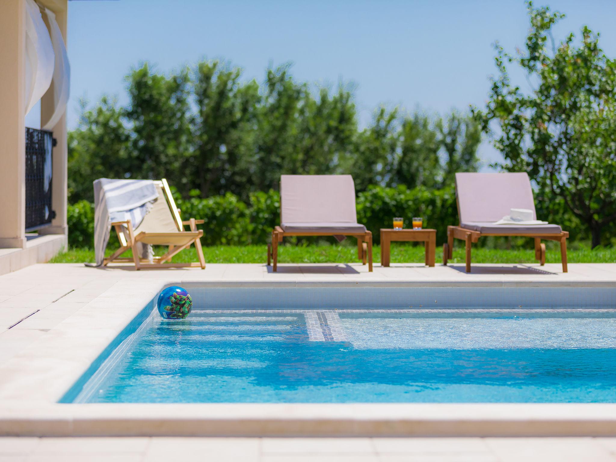 Photo 9 - Maison de 2 chambres à Barban avec piscine privée et jardin