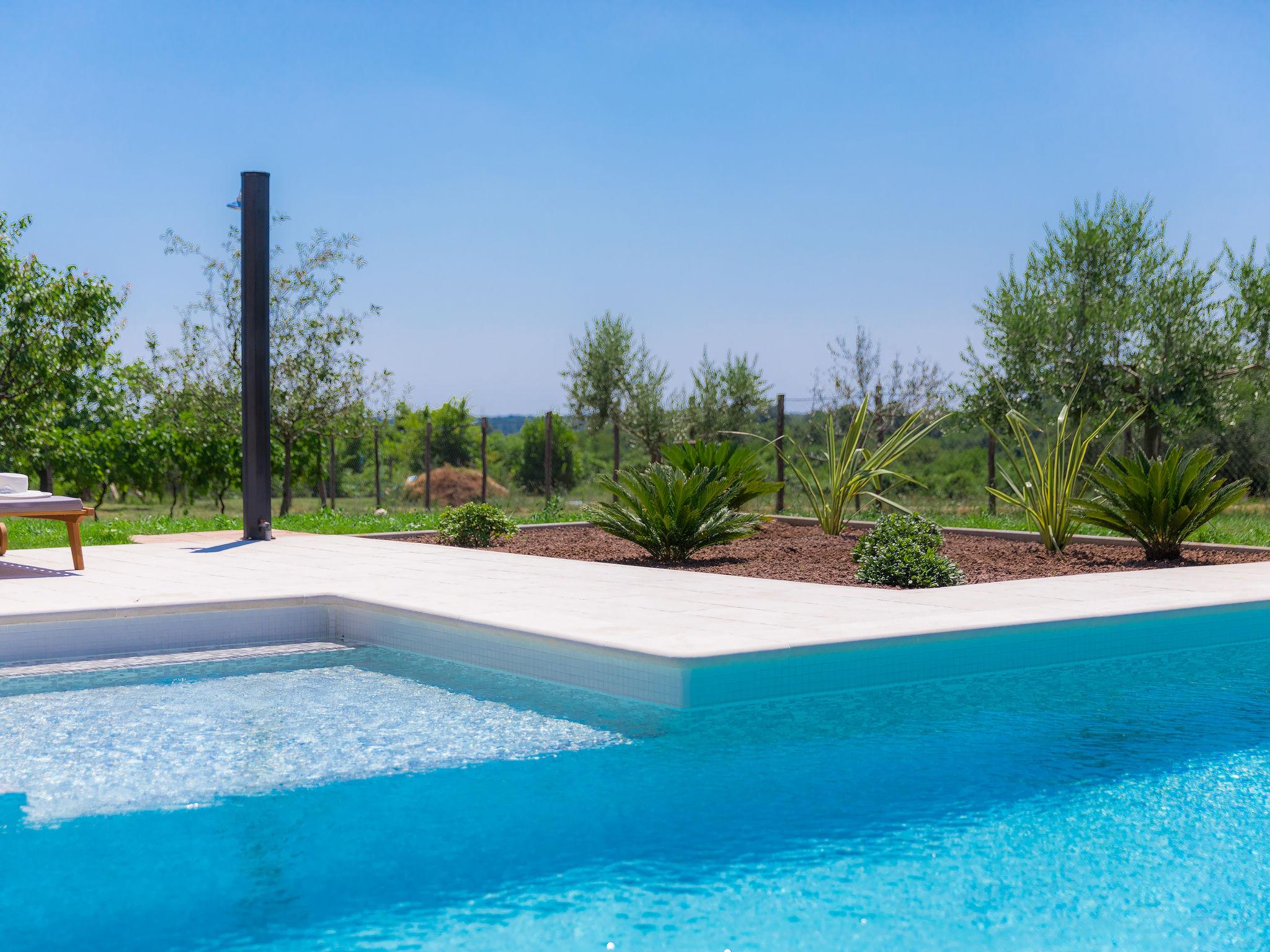 Photo 38 - Maison de 2 chambres à Barban avec piscine privée et vues à la mer