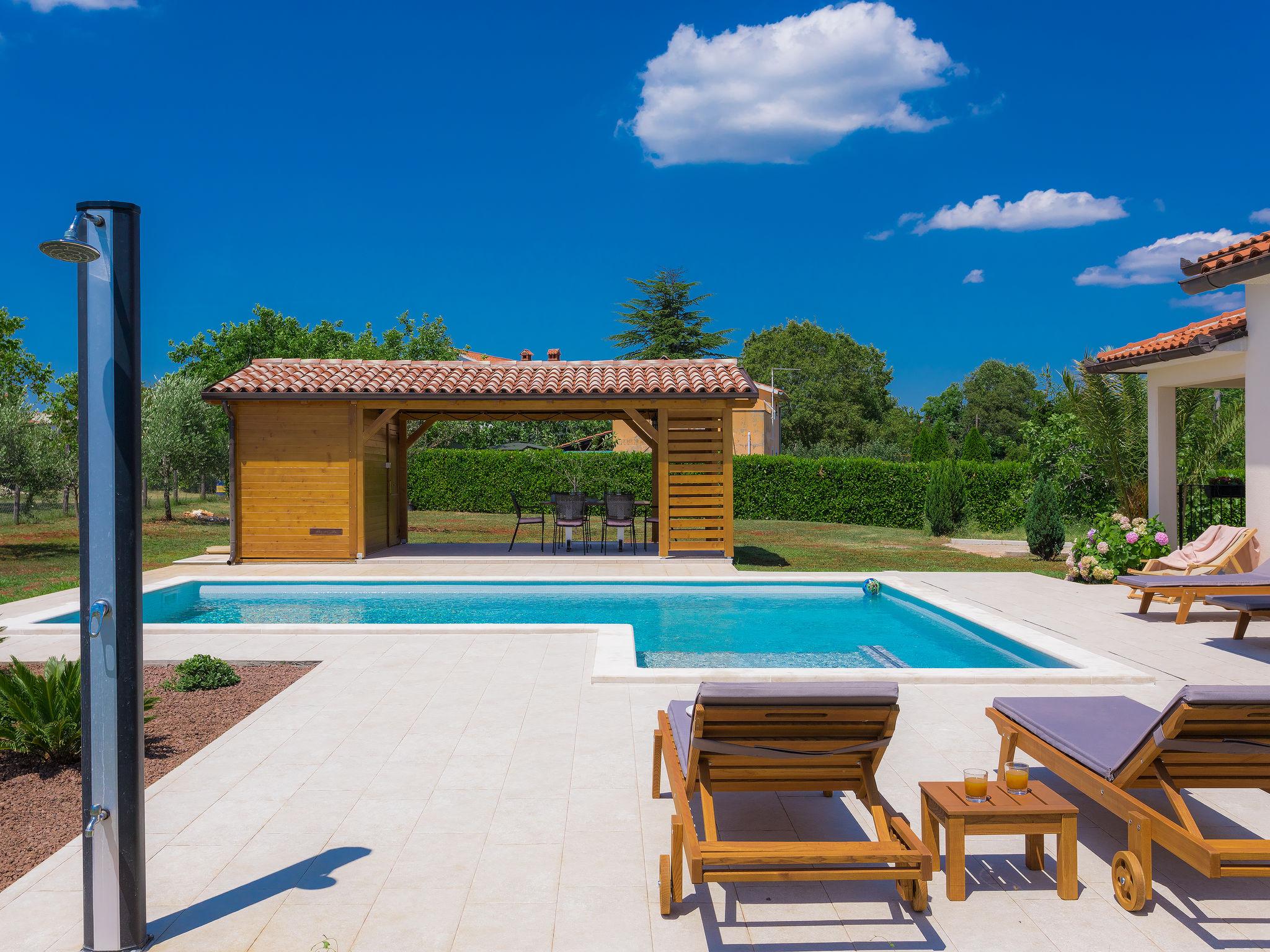 Photo 24 - Maison de 2 chambres à Barban avec piscine privée et vues à la mer