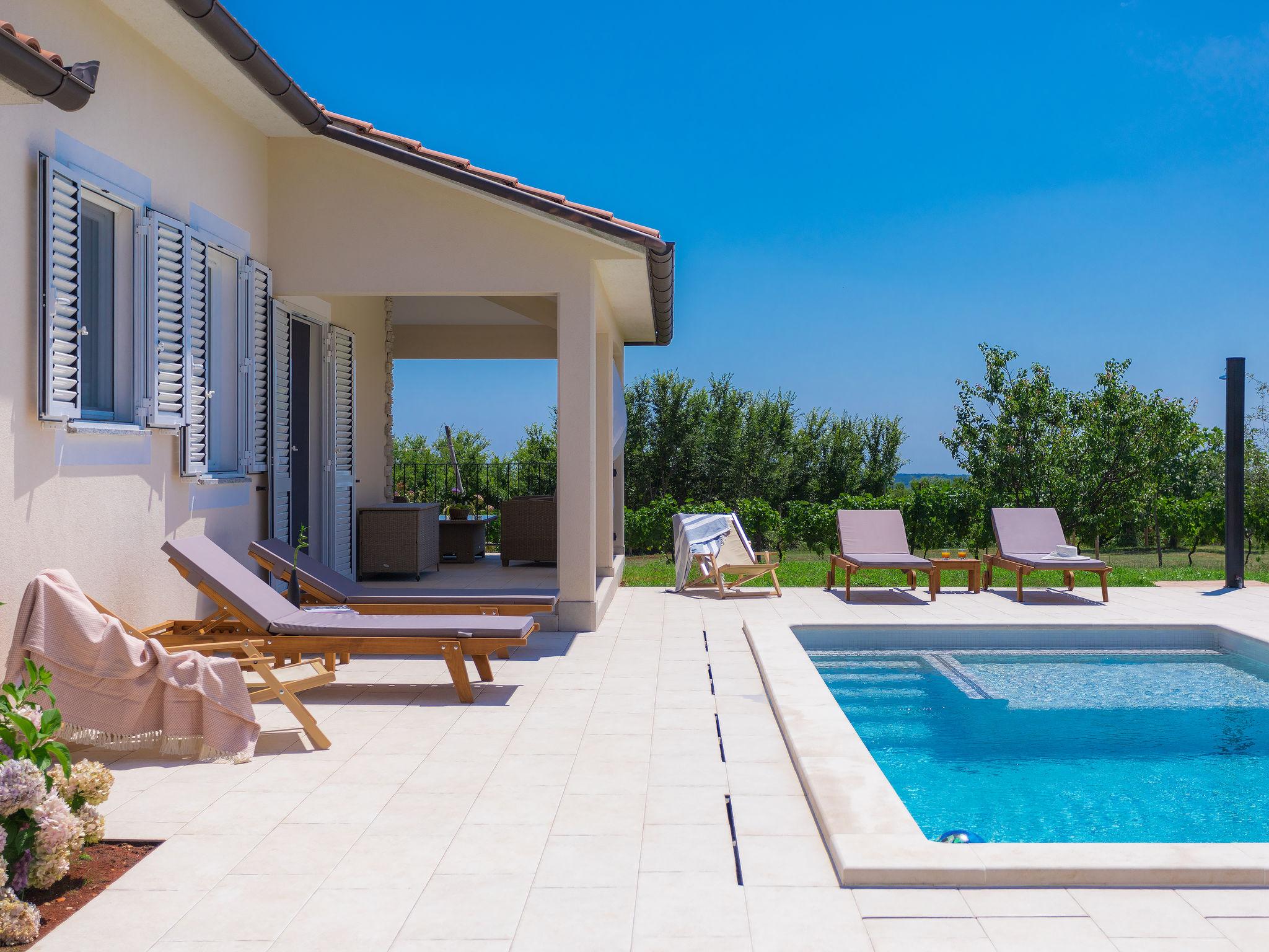 Photo 37 - Maison de 2 chambres à Barban avec piscine privée et vues à la mer