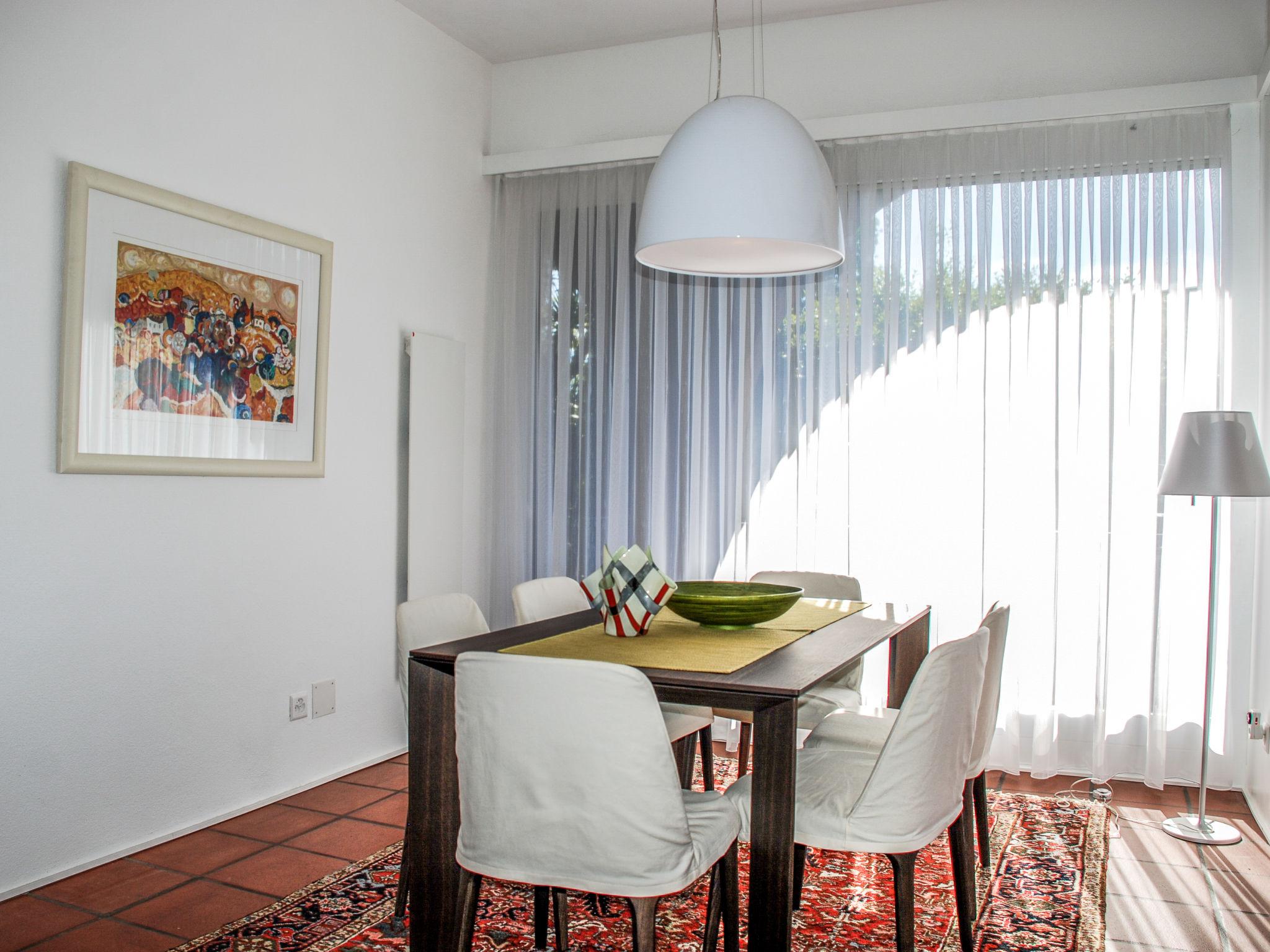 Foto 9 - Apartamento de 2 quartos em Orselina com jardim e terraço