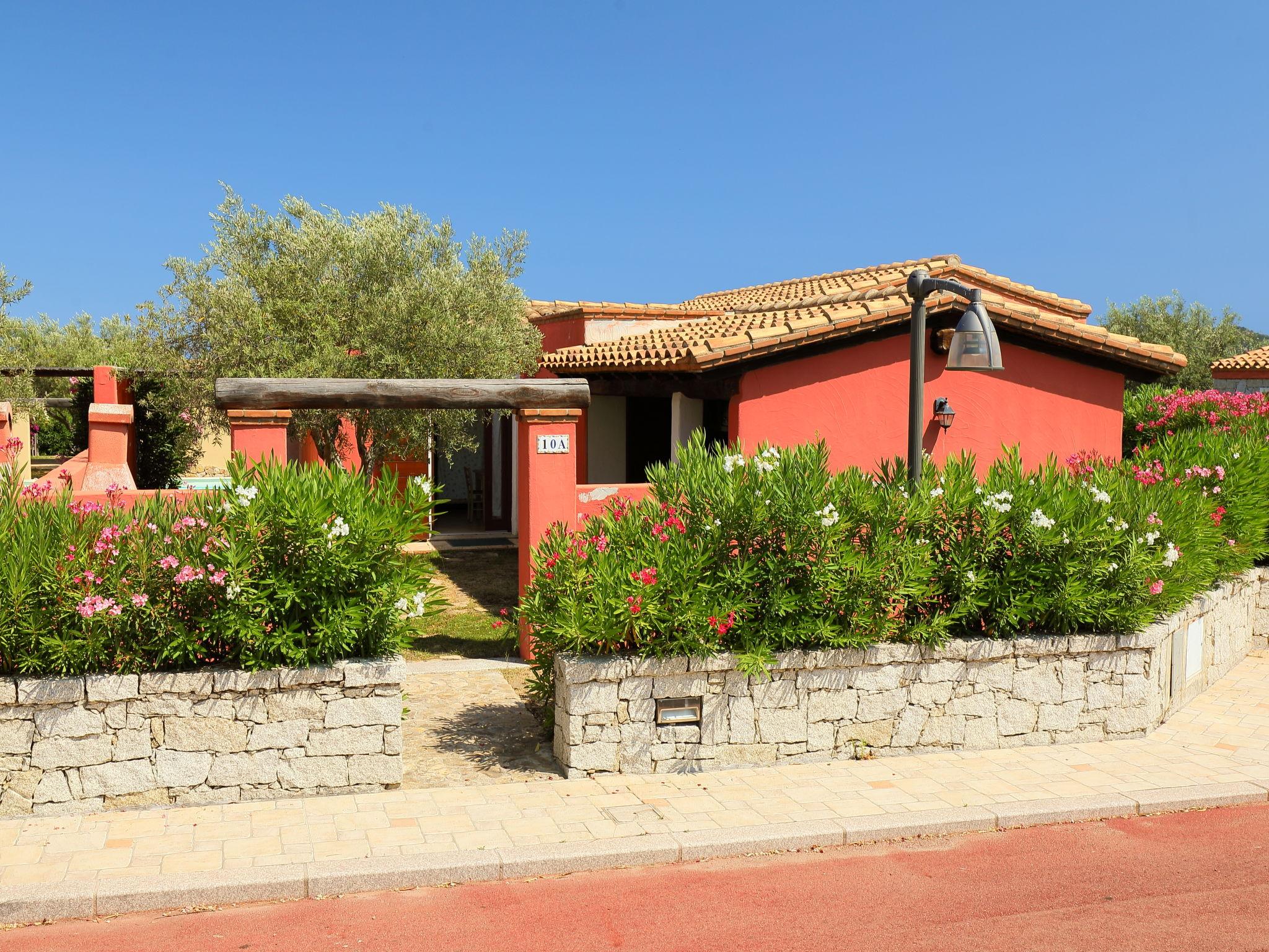 Foto 5 - Casa de 2 quartos em Castiadas com piscina e jardim