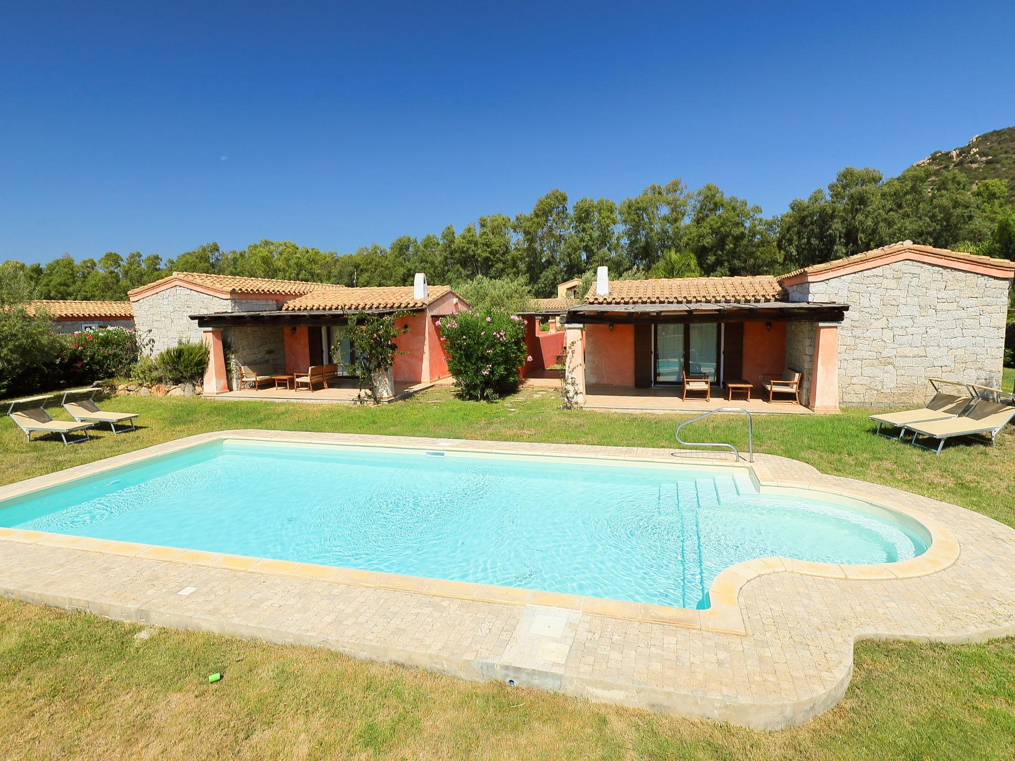 Foto 1 - Casa de 2 quartos em Castiadas com piscina e vistas do mar