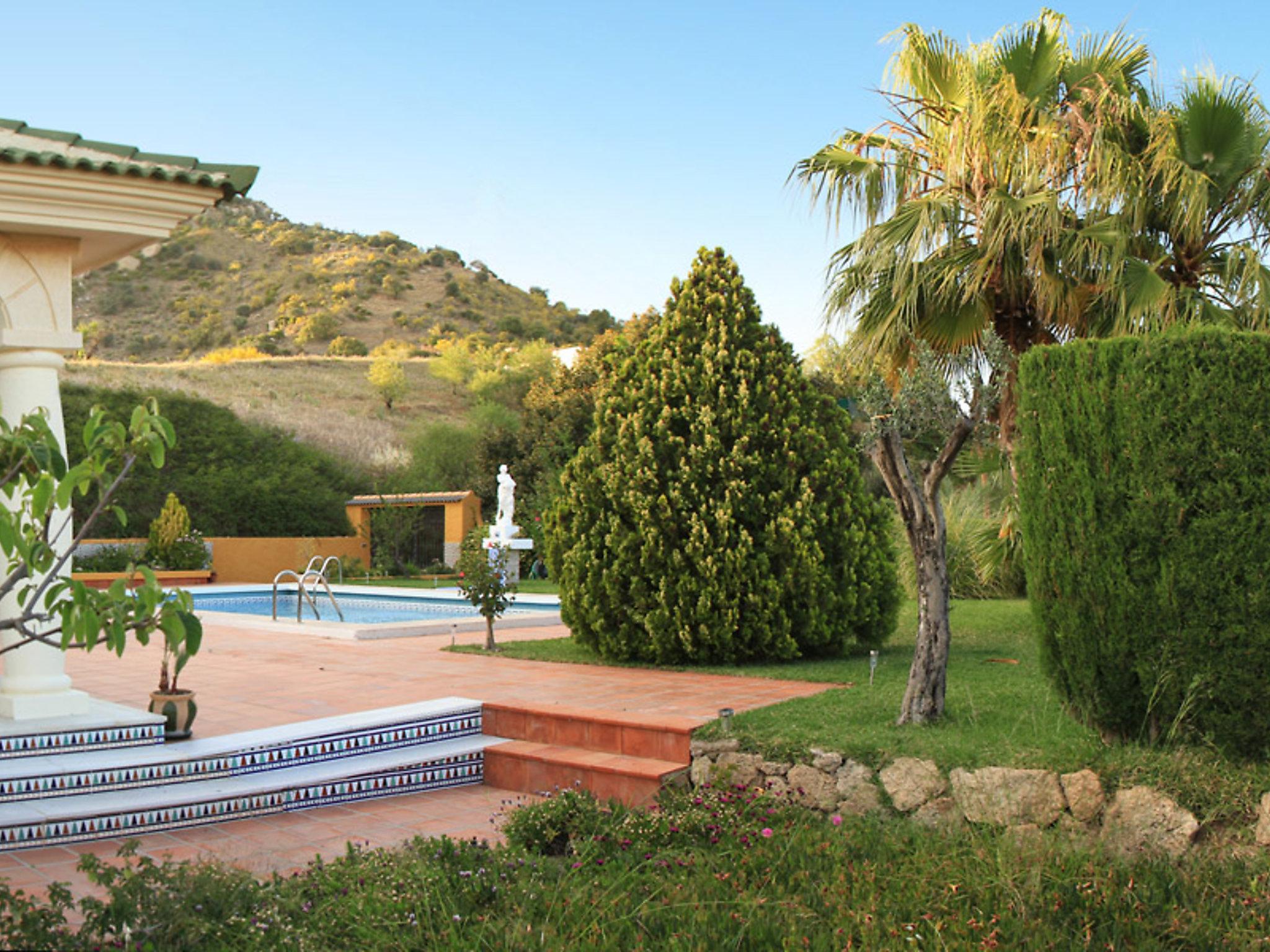 Foto 2 - Casa con 4 camere da letto a Malaga con piscina privata e vista mare