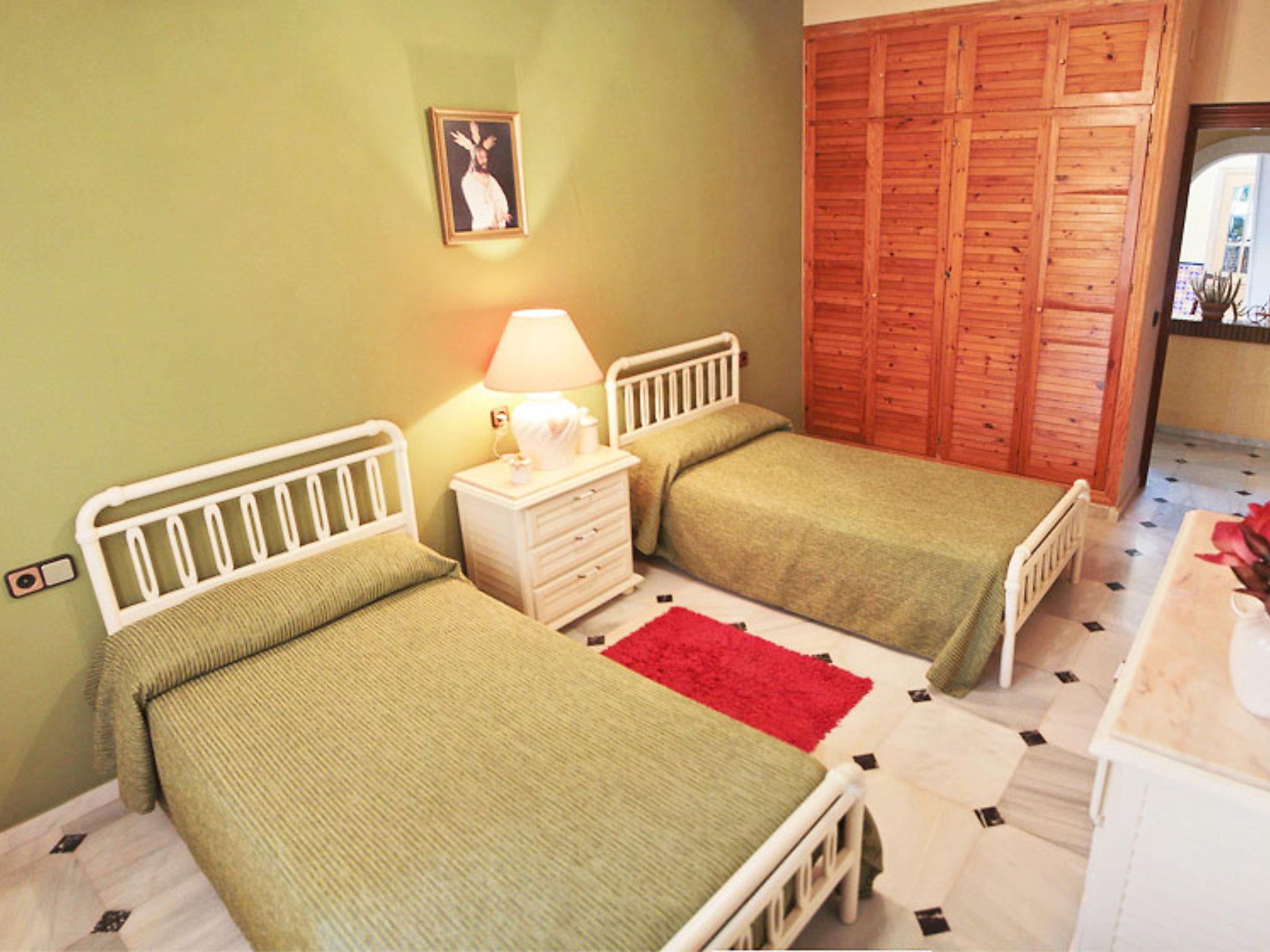 Foto 10 - Casa con 4 camere da letto a Malaga con piscina privata e vista mare