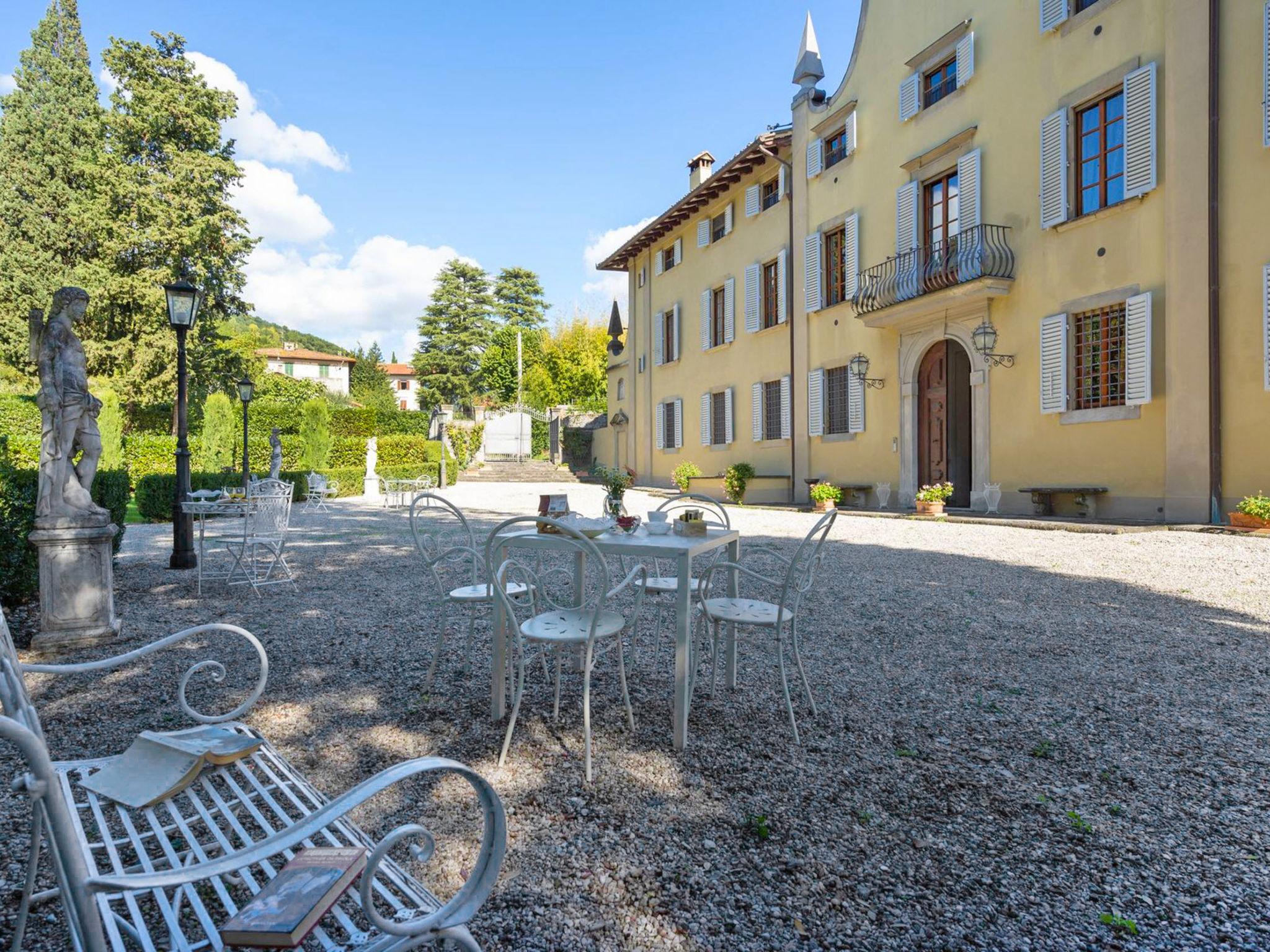 Foto 3 - Casa de 10 quartos em Borgo San Lorenzo com piscina privada e jardim