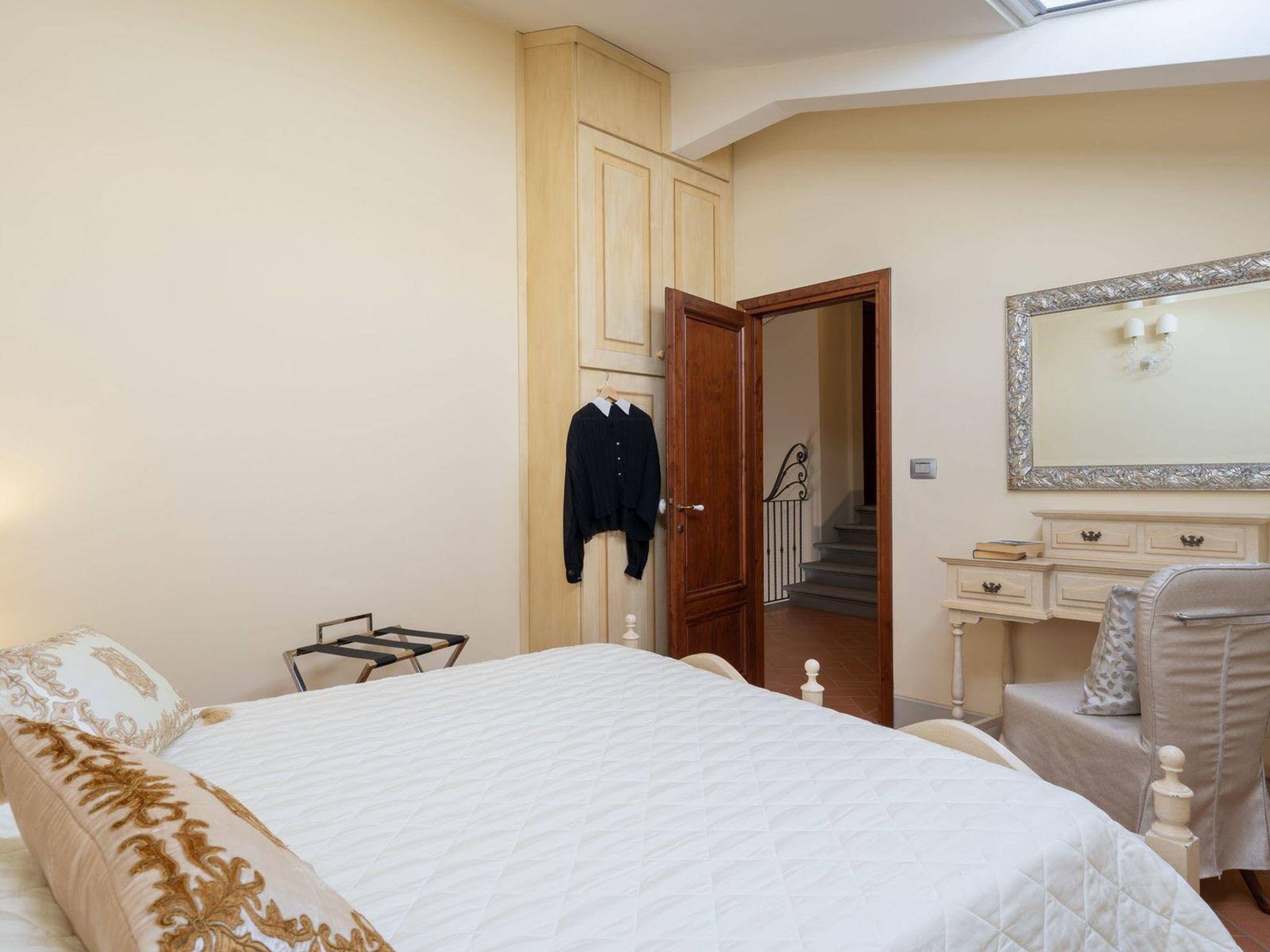 Photo 37 - 10 bedroom House in Borgo San Lorenzo with private pool and garden