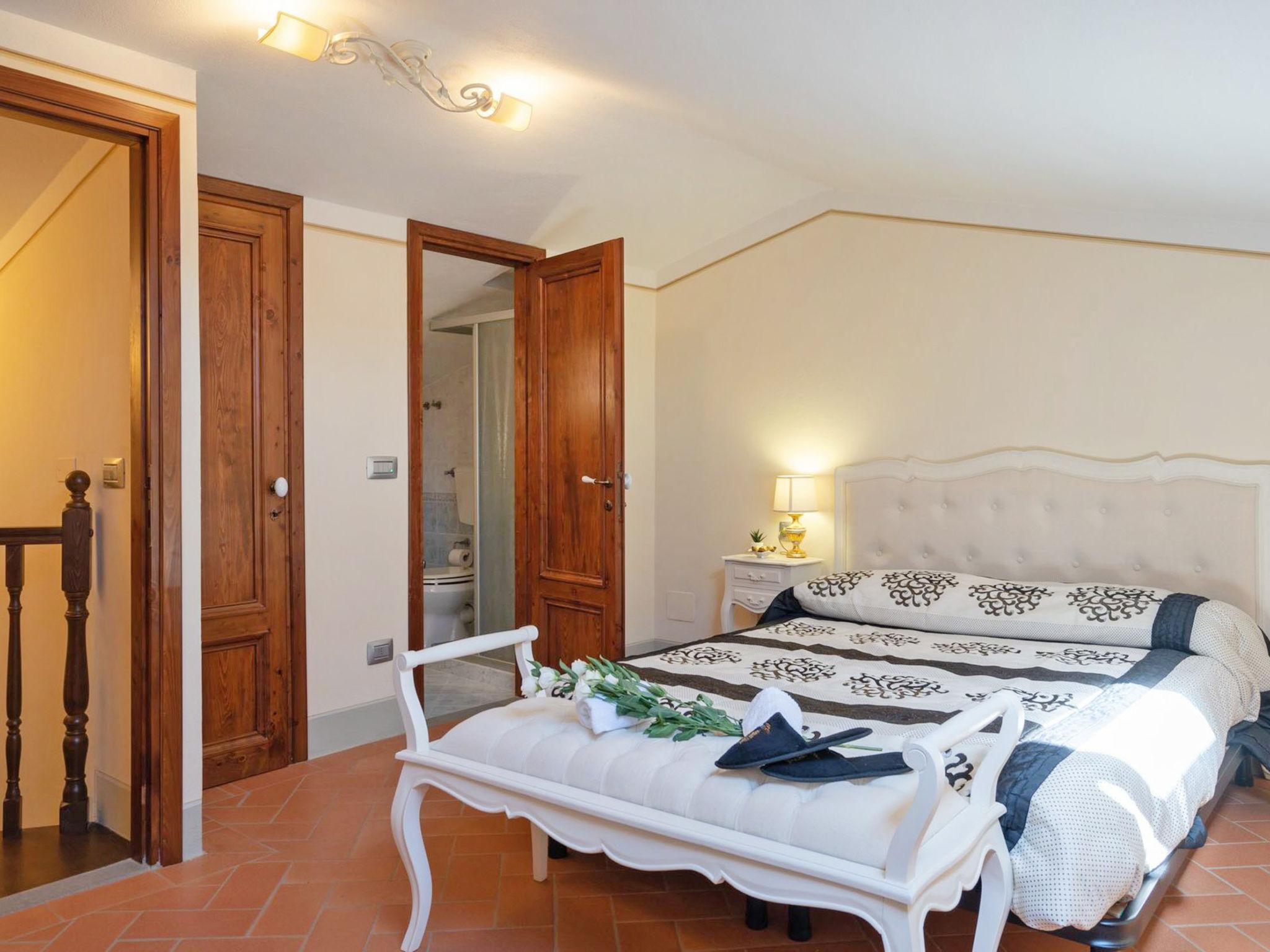 Photo 34 - 10 bedroom House in Borgo San Lorenzo with private pool and garden