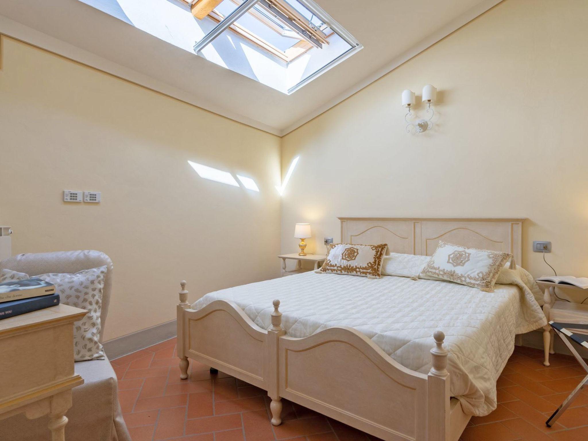 Photo 35 - 10 bedroom House in Borgo San Lorenzo with private pool and garden