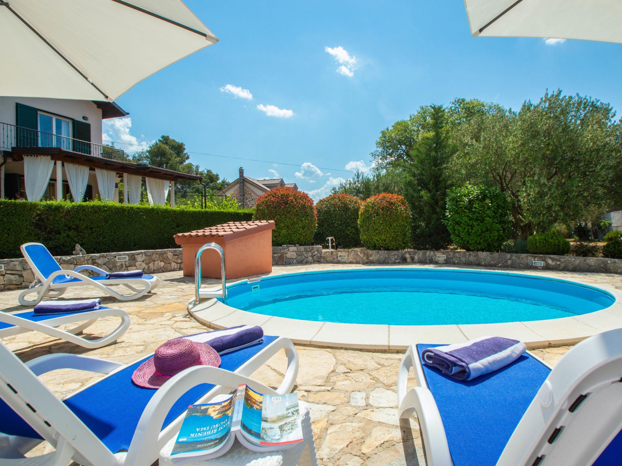 Foto 14 - Casa con 3 camere da letto a Sebenico con piscina privata e vista mare