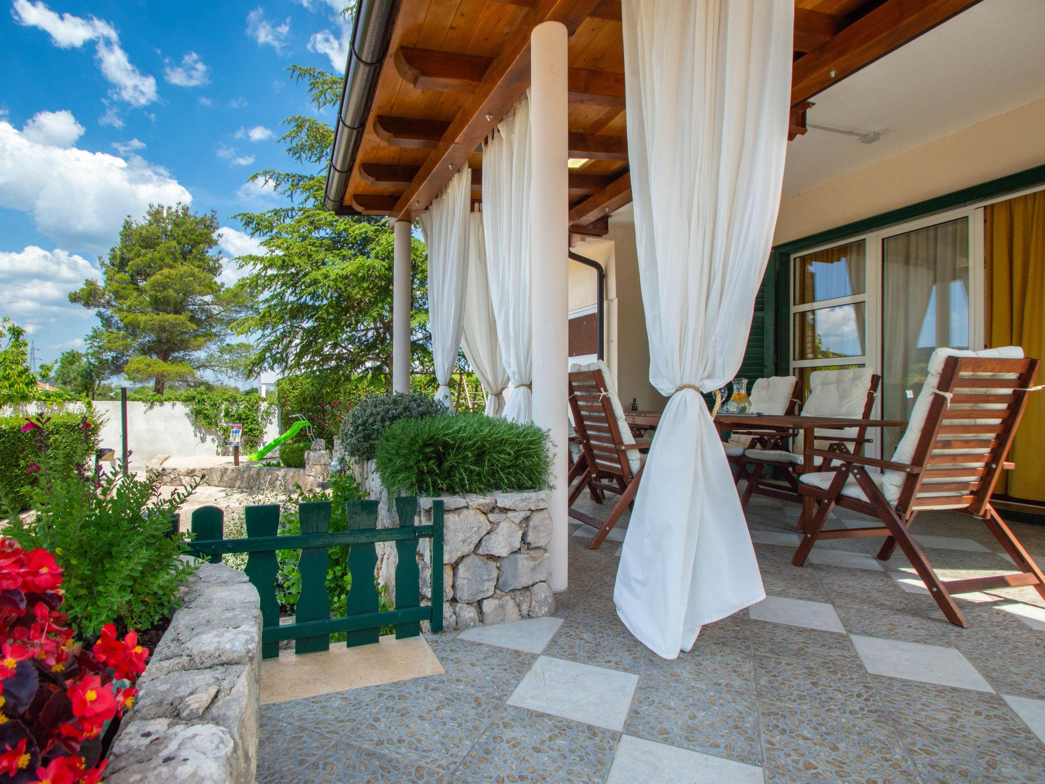 Foto 13 - Casa de 3 quartos em Sibenik com piscina privada e vistas do mar