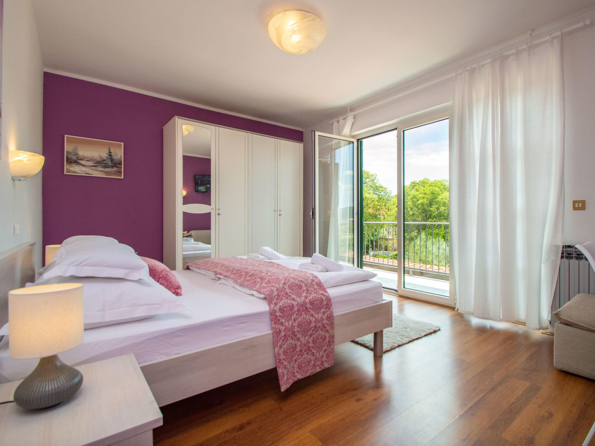 Foto 18 - Casa con 3 camere da letto a Sebenico con piscina privata e vista mare