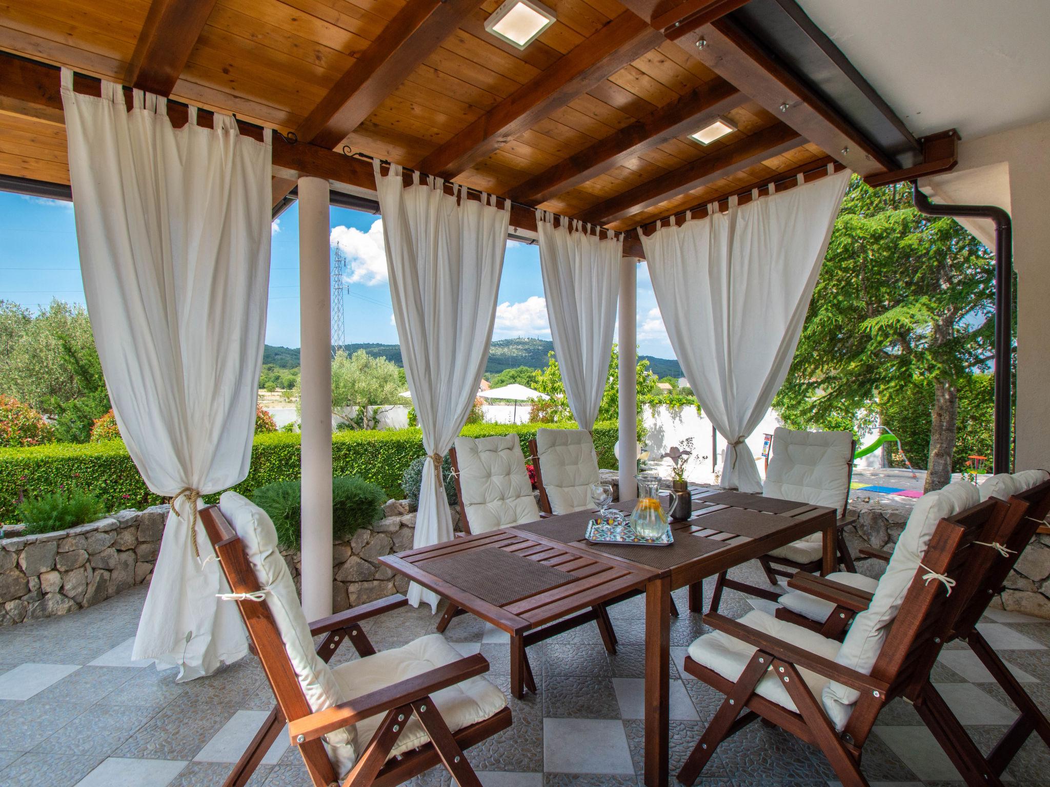 Photo 3 - Maison de 3 chambres à Sibenik avec piscine privée et jardin