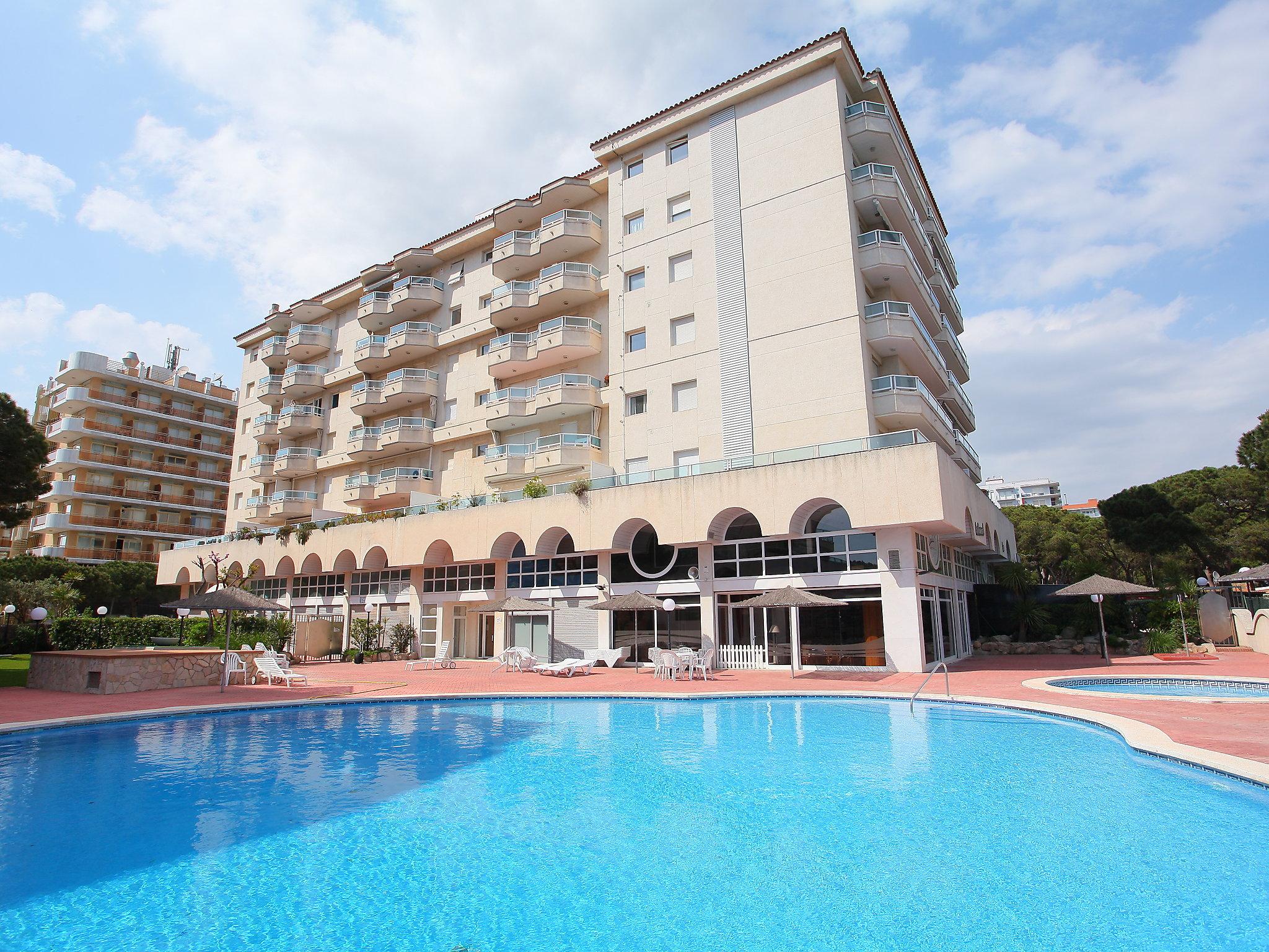 Photo 12 - Appartement de 3 chambres à Blanes avec piscine et vues à la mer