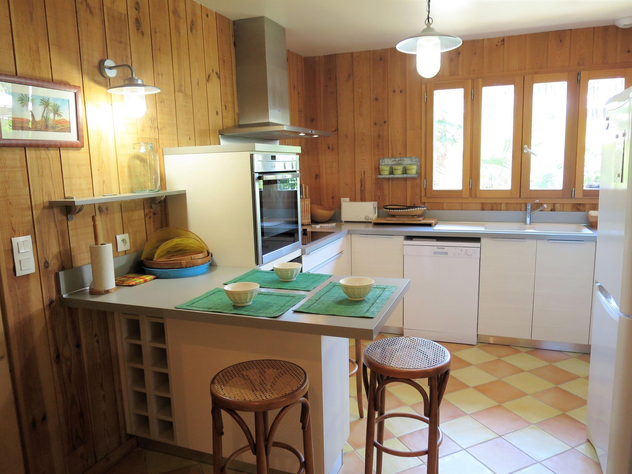 Photo 15 - 3 bedroom House in Le Porge with private pool and garden