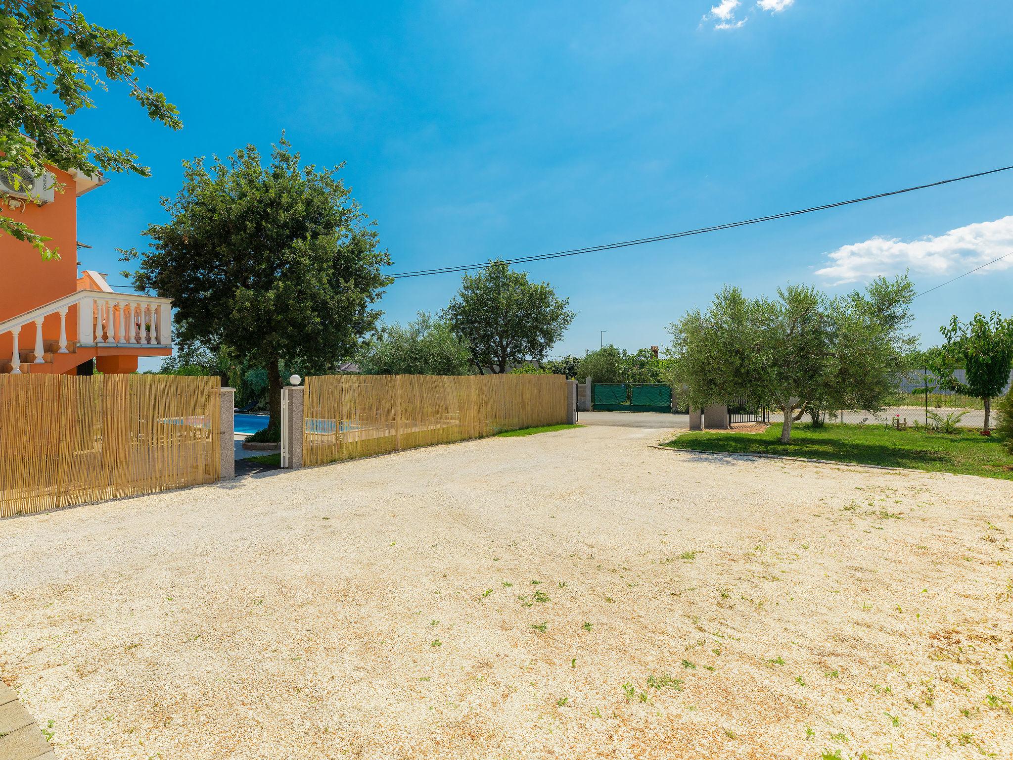 Foto 45 - Casa con 5 camere da letto a Marčana con piscina privata e giardino