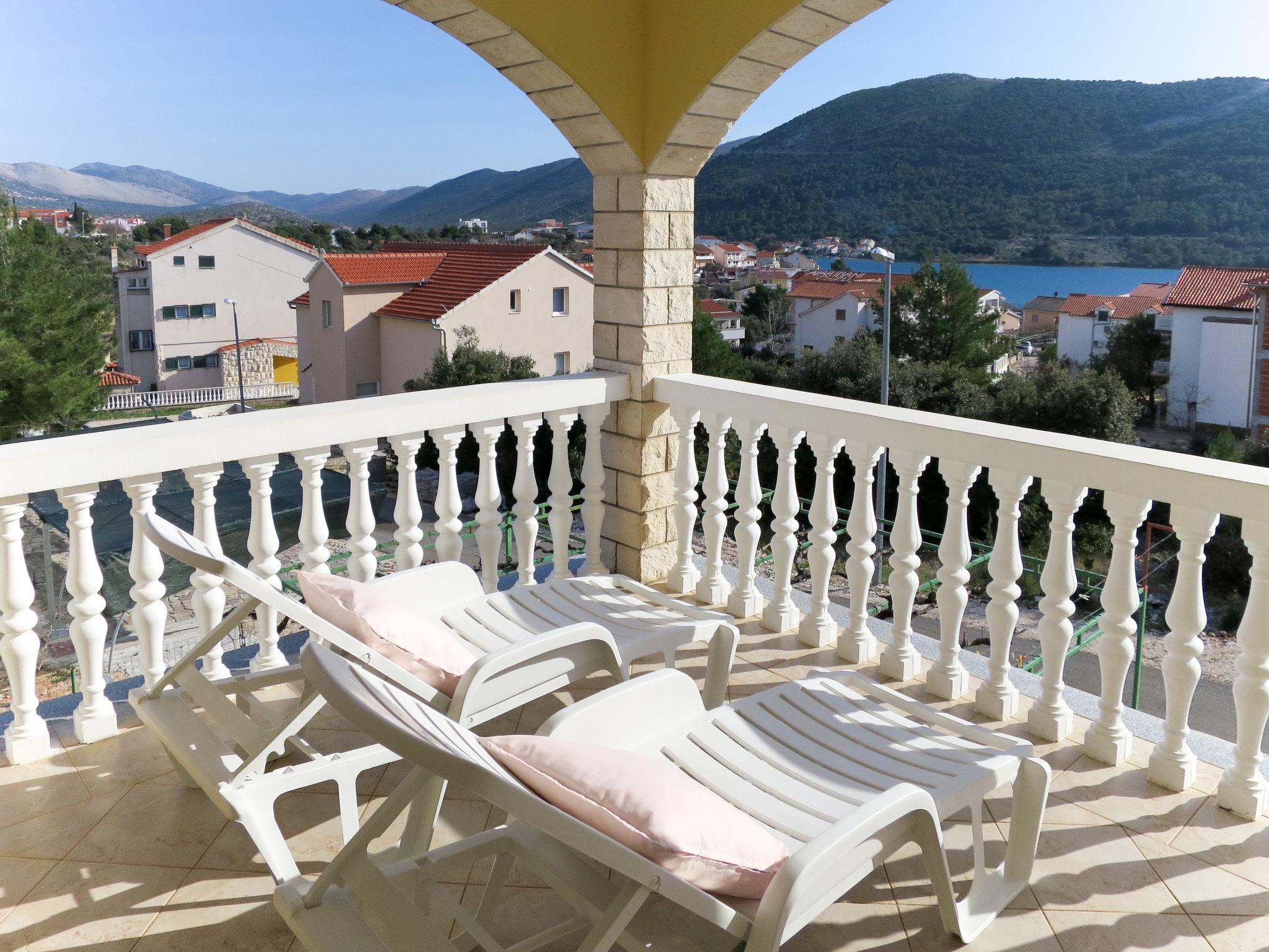 Foto 2 - Apartamento de 2 habitaciones en Sibenik con vistas al mar