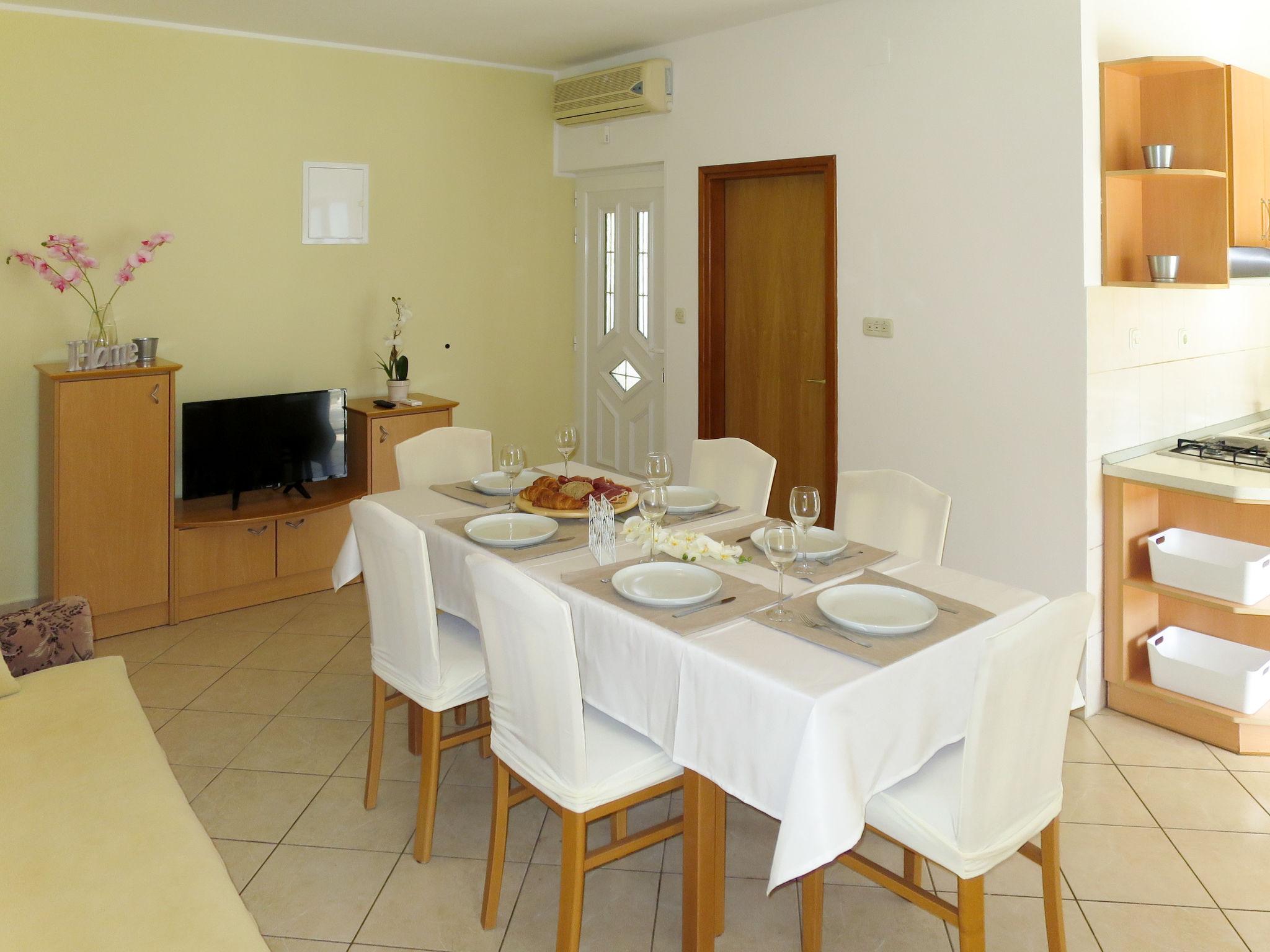 Foto 4 - Apartamento de 2 quartos em Sibenik