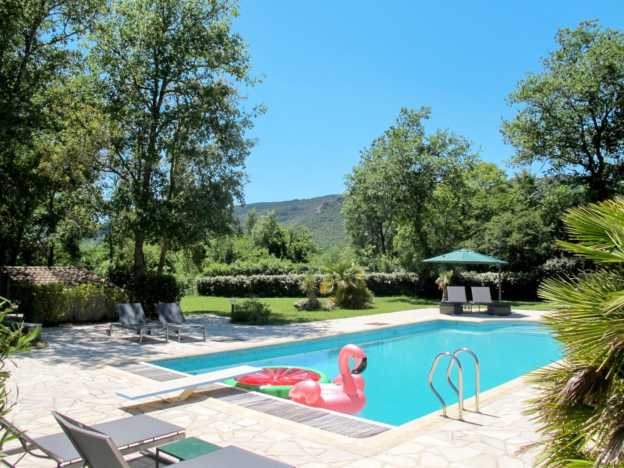 Foto 5 - Casa de 4 habitaciones en Bagnols-en-Forêt con piscina privada y jardín