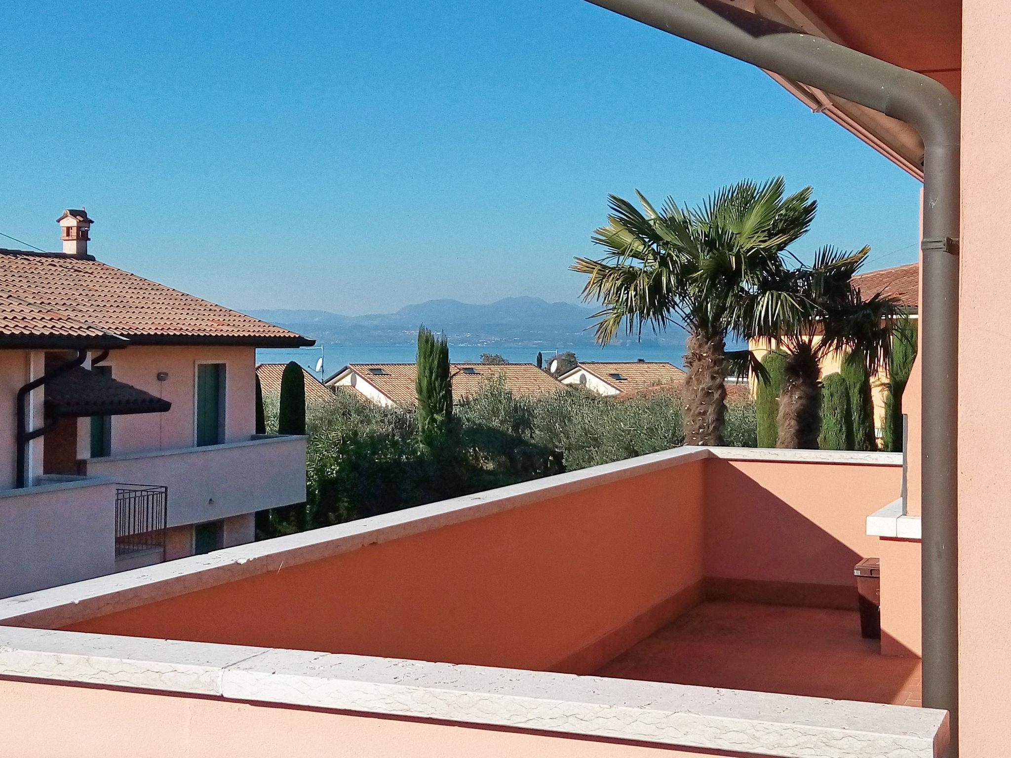 Photo 3 - 2 bedroom Apartment in Lazise with swimming pool and mountain view