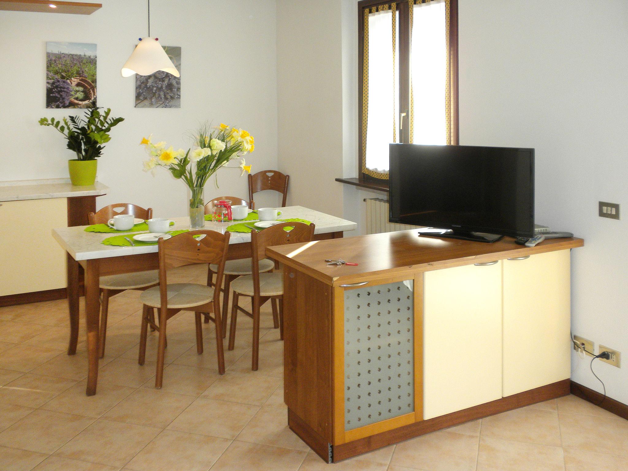 Photo 6 - 2 bedroom Apartment in Lazise with swimming pool and garden