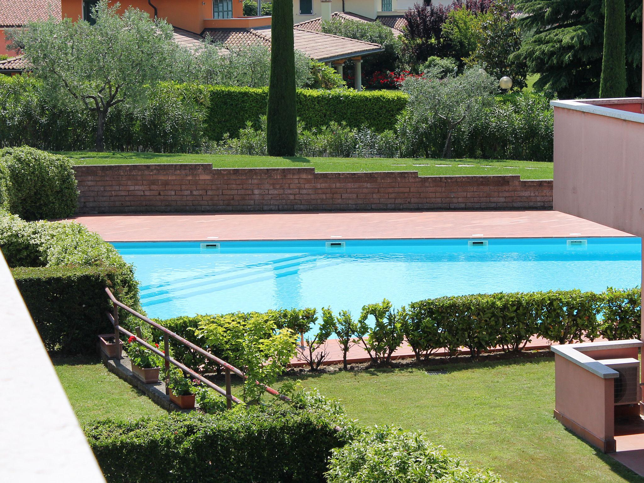 Foto 2 - Apartamento de 2 quartos em Lazise com piscina e vista para a montanha