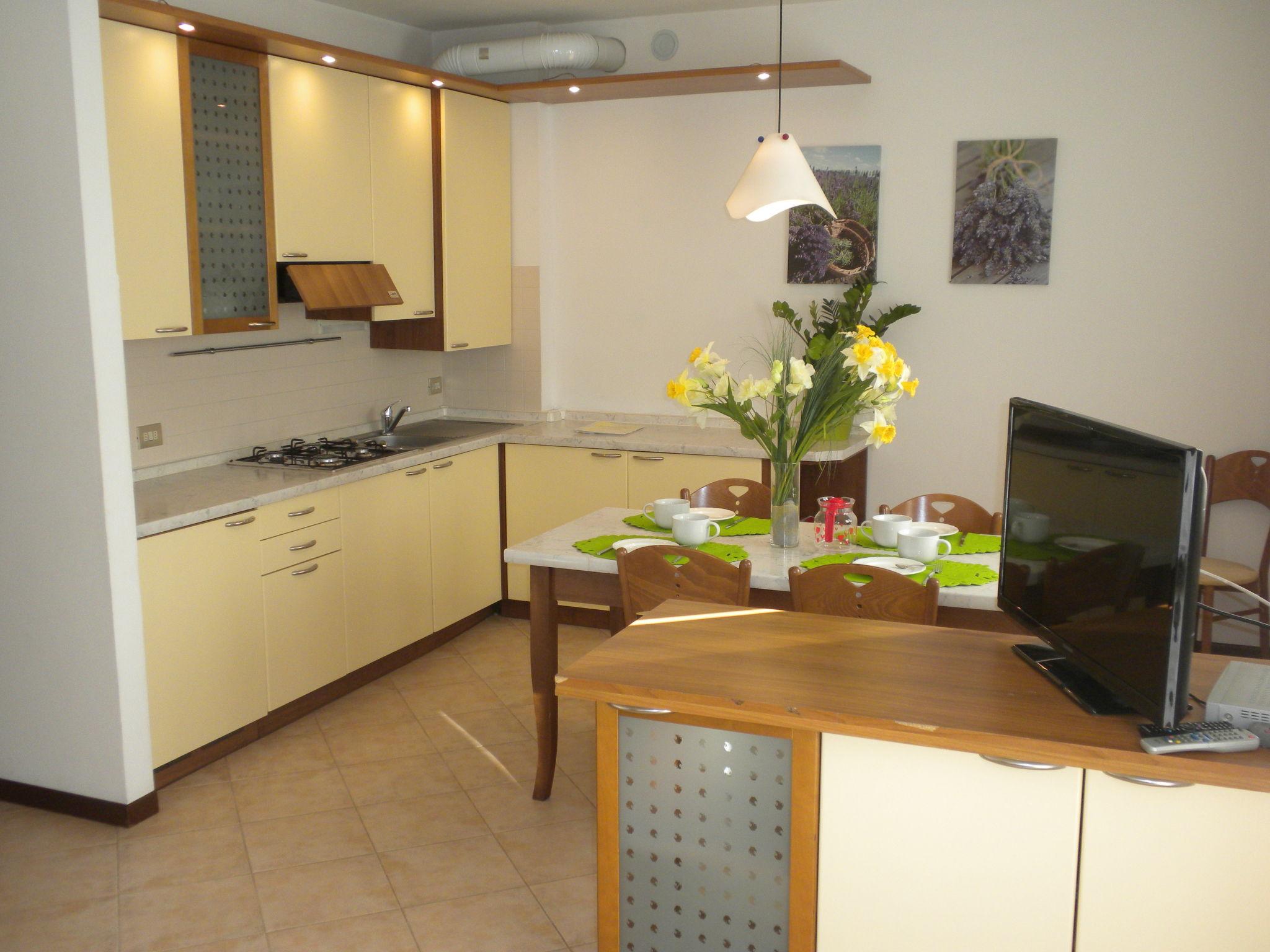 Photo 8 - 2 bedroom Apartment in Lazise with swimming pool and garden